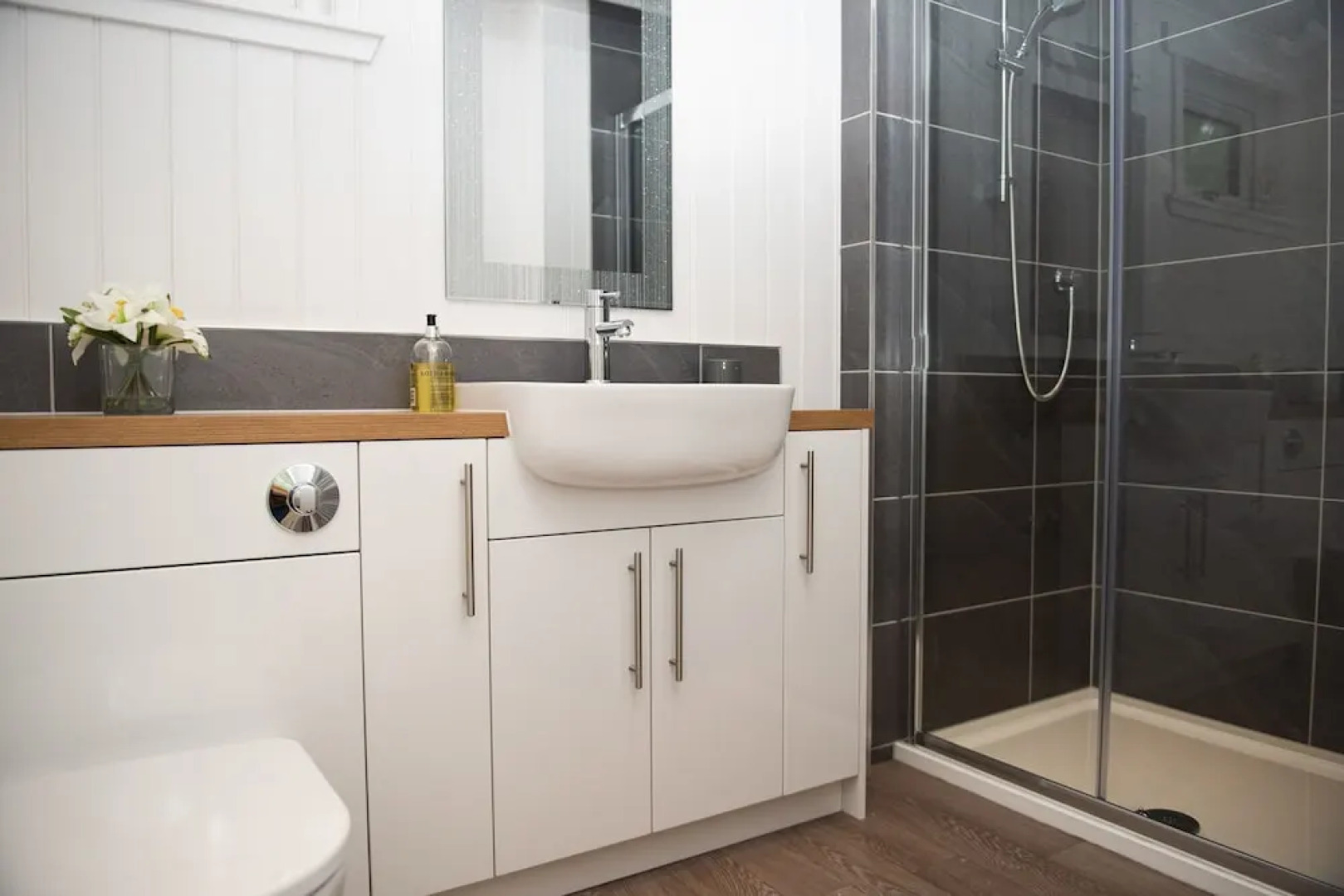 Super King Lodge-sleeps 2-hottub-sea View