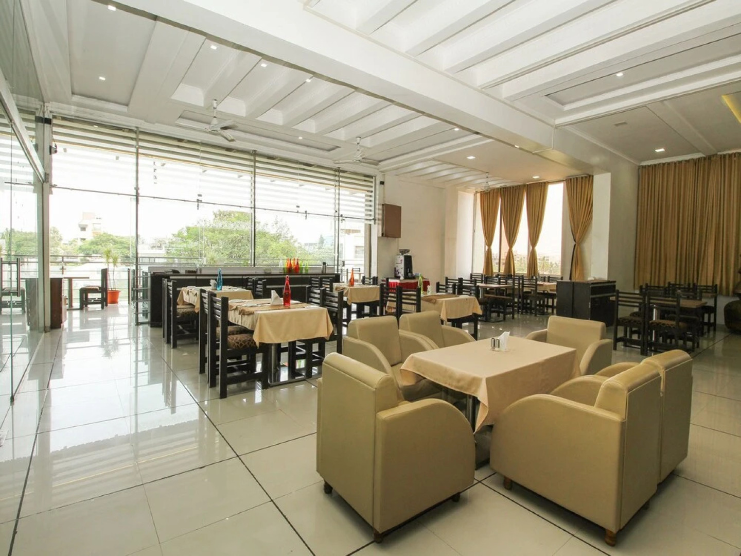 Capital O 3285 Hotel Radiant