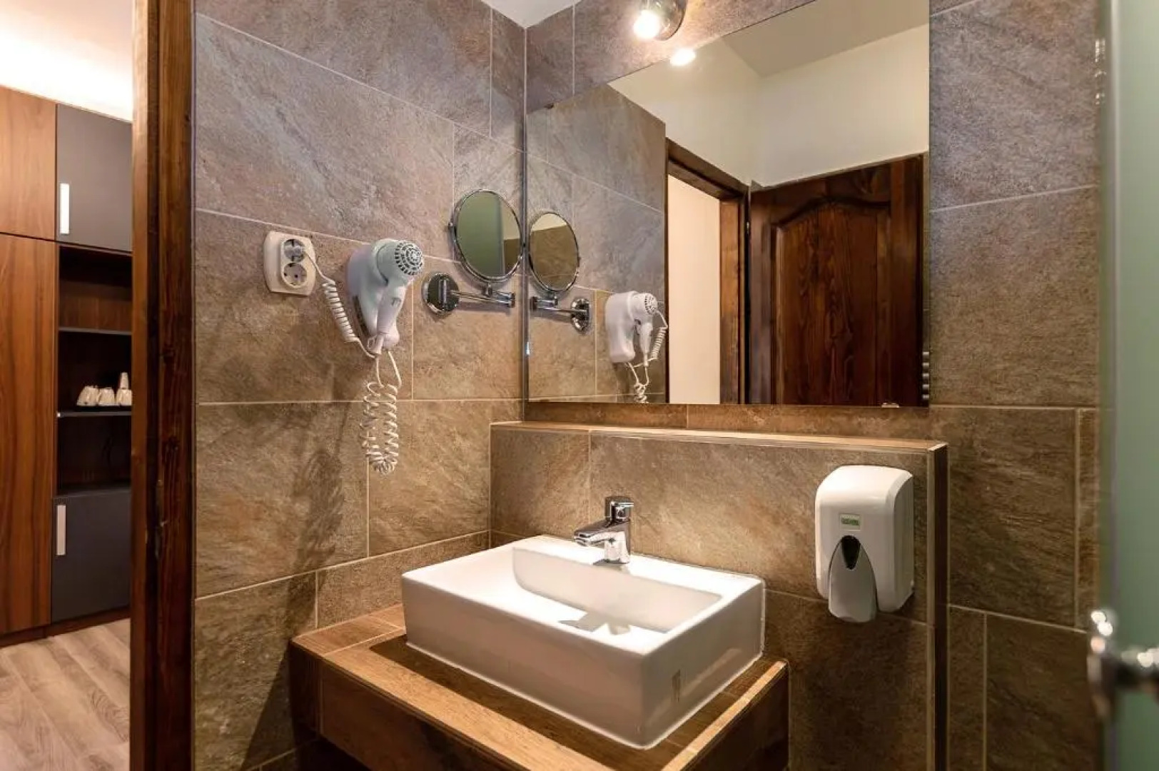 Vén Diófa De Lux Panzió