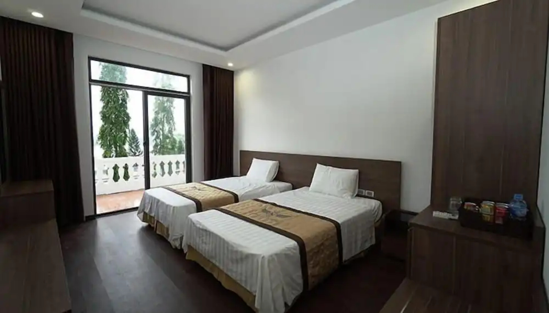 Lakeside Dailai Hotel