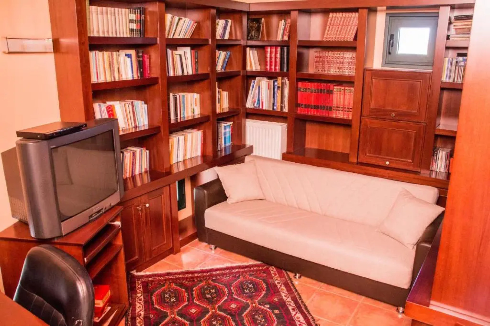 4-seasons pool villa near Meteora