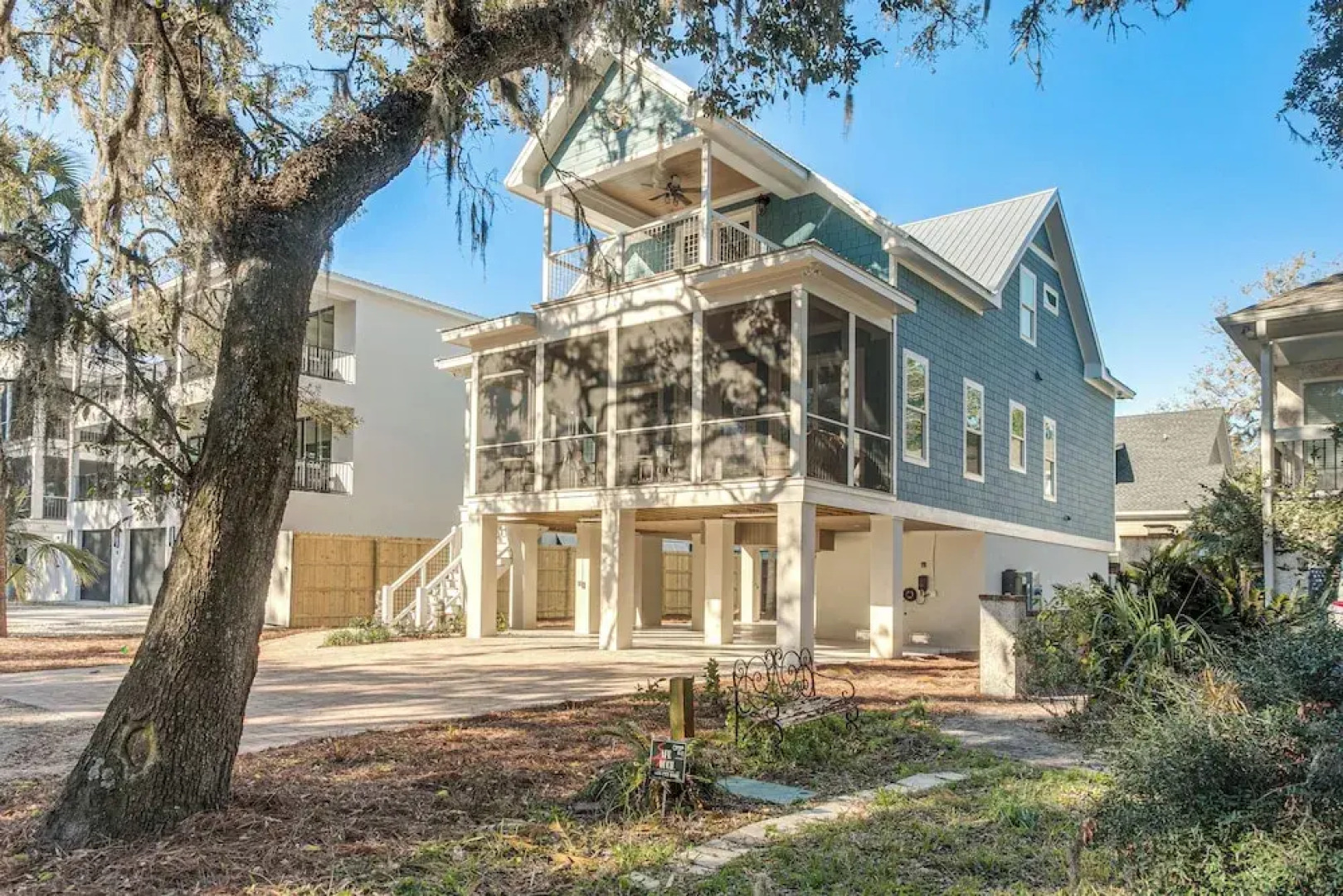 Walk to Public Beach: Hideaway in St Simons Island