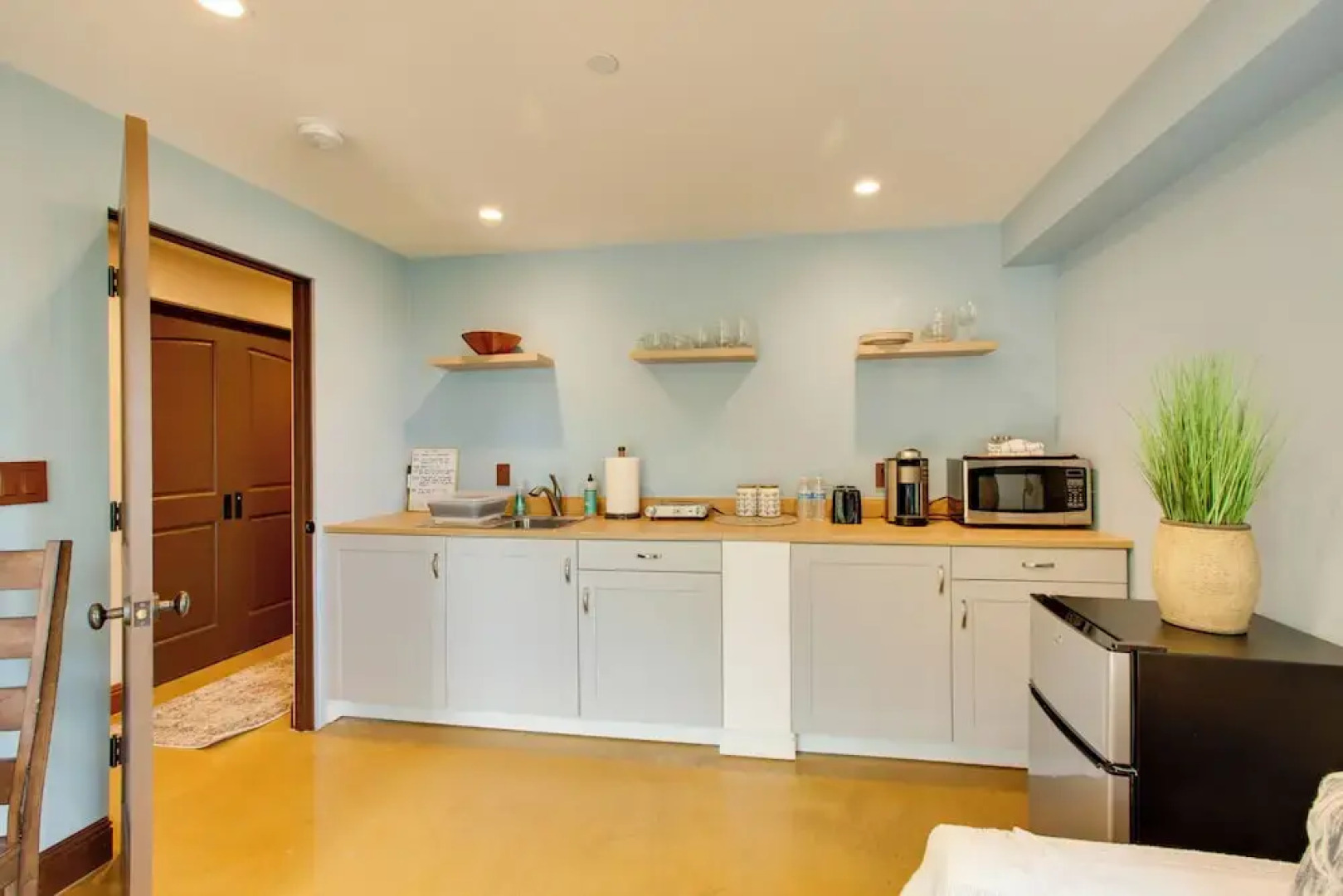 Lovely Belmont Apartment w/ Stunning Views!