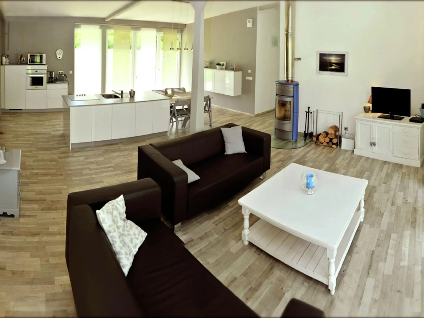 Modern and luxurious design home at the edge of a forest and a stream