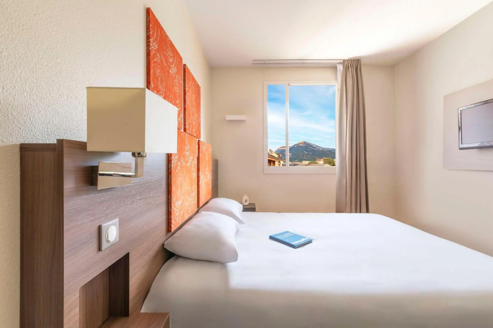 Kyriad Chambery Centre Curial