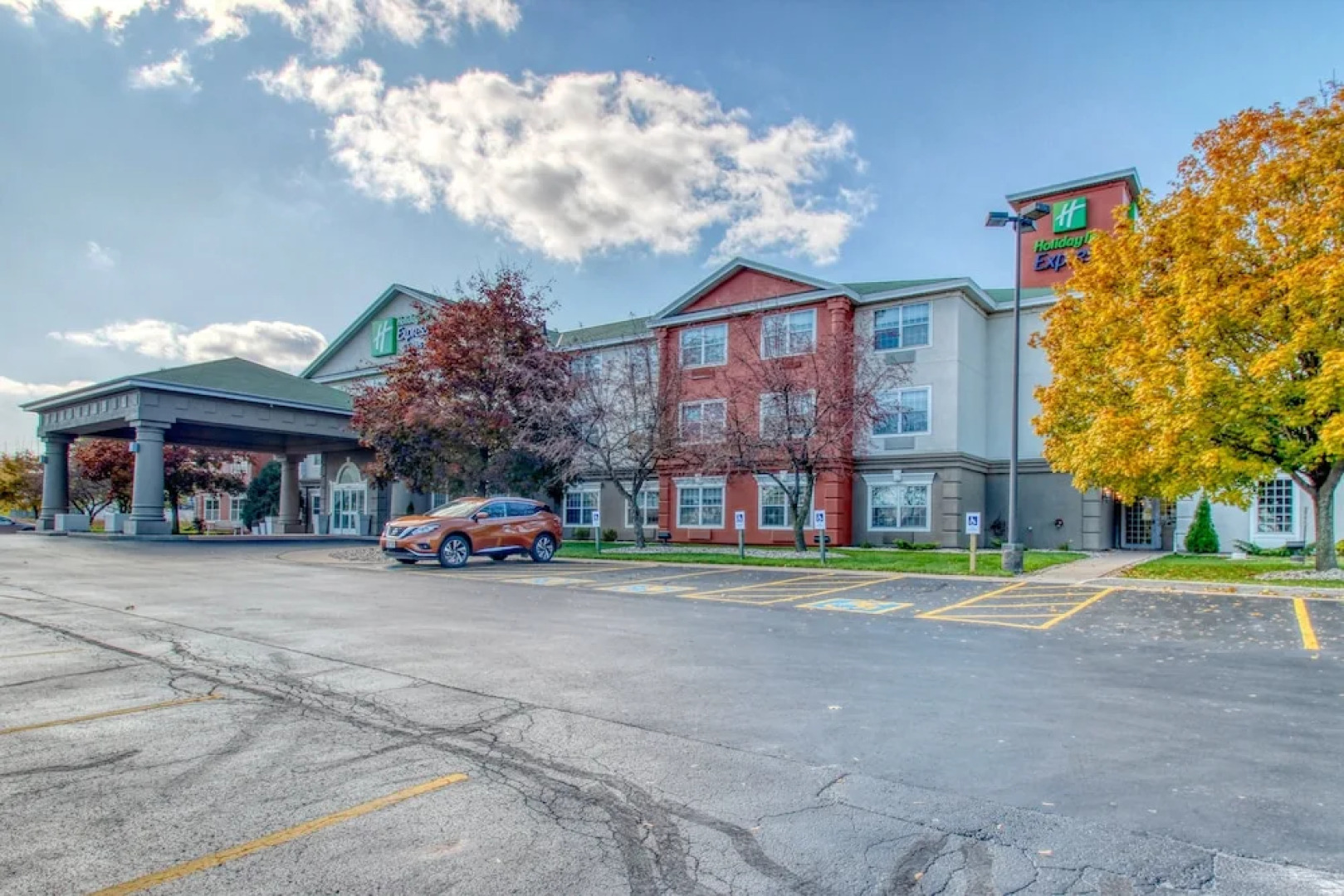 Holiday Inn Express Hotel & Suites Oshkosh Stateroute 41