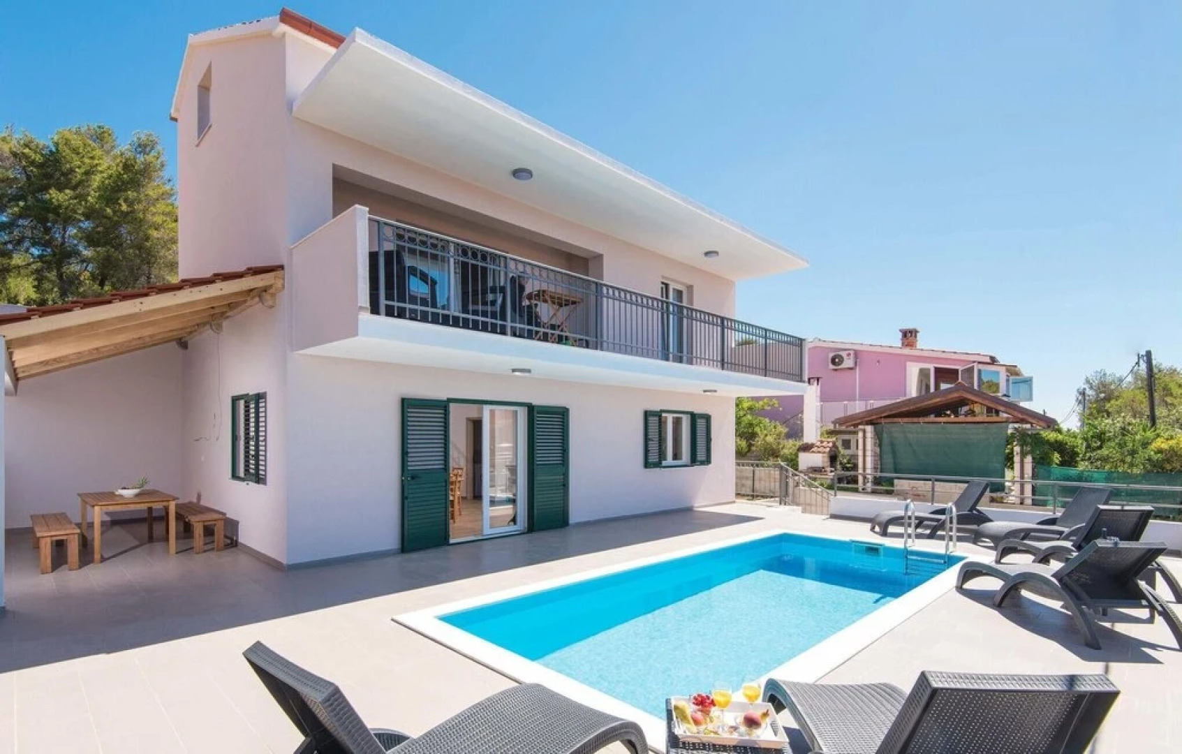 Stunning Home in Nova With Wifi and 3 Bedrooms