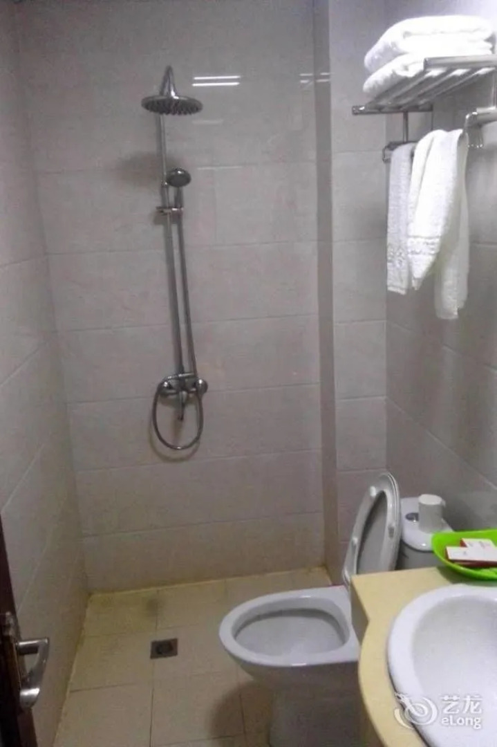 Yiyi Chain Hotel (Hengyang Hengshan Scenic Area Entrance Shop)