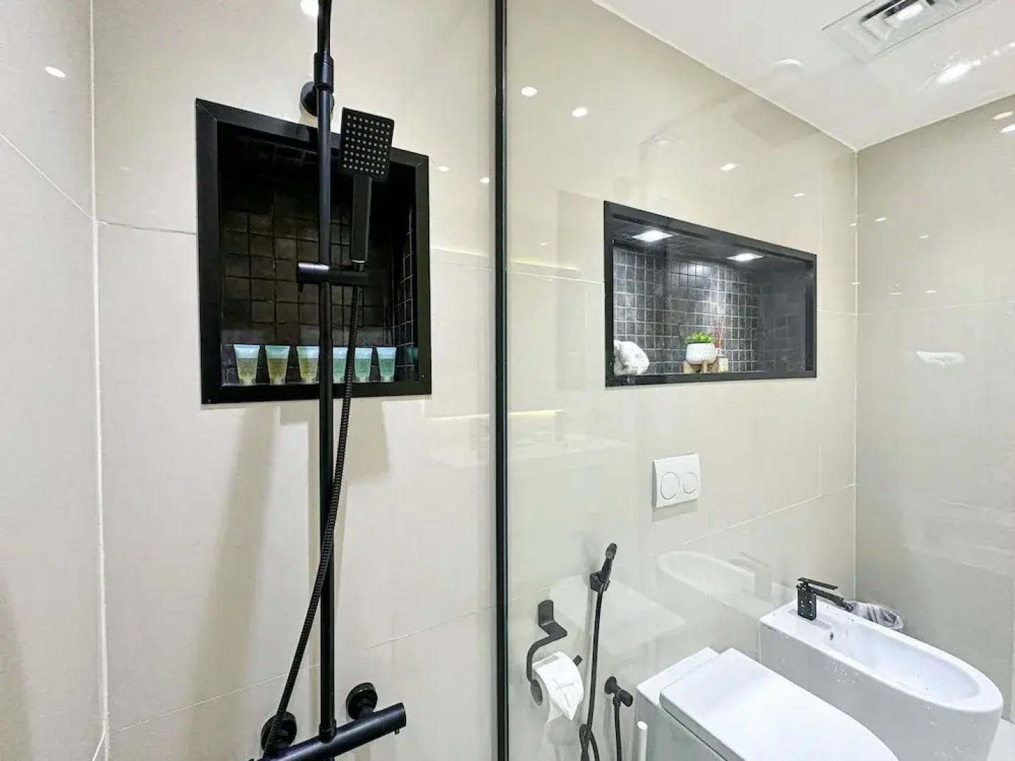 HiGuests - The Marina Torch