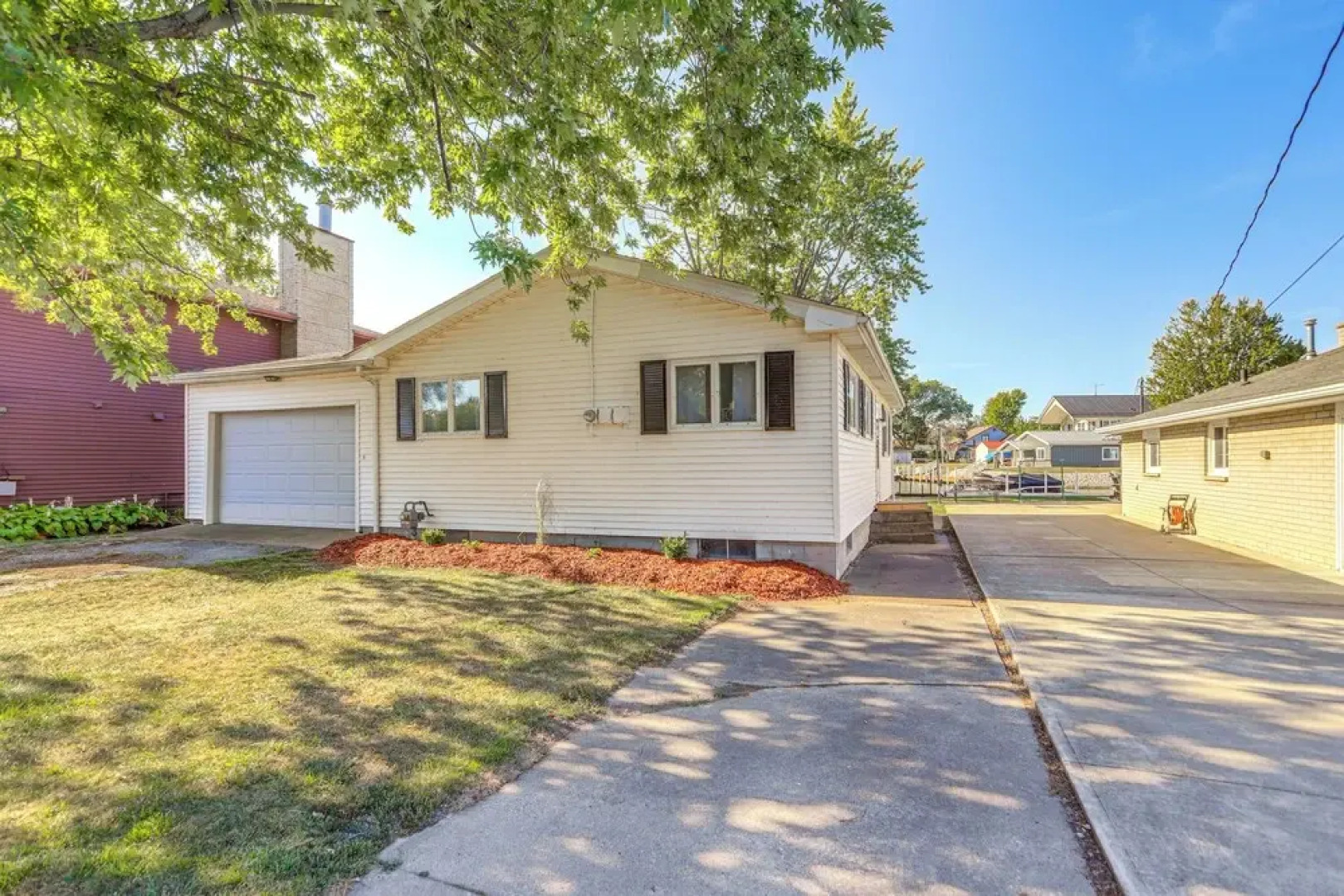 Waterfront Port Clinton Cottage: 5 Mi to Lake Erie