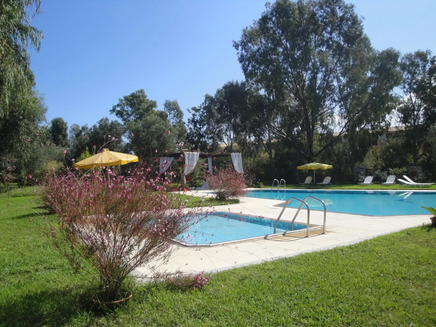 Tellis Holiday Rooms By Hotelius