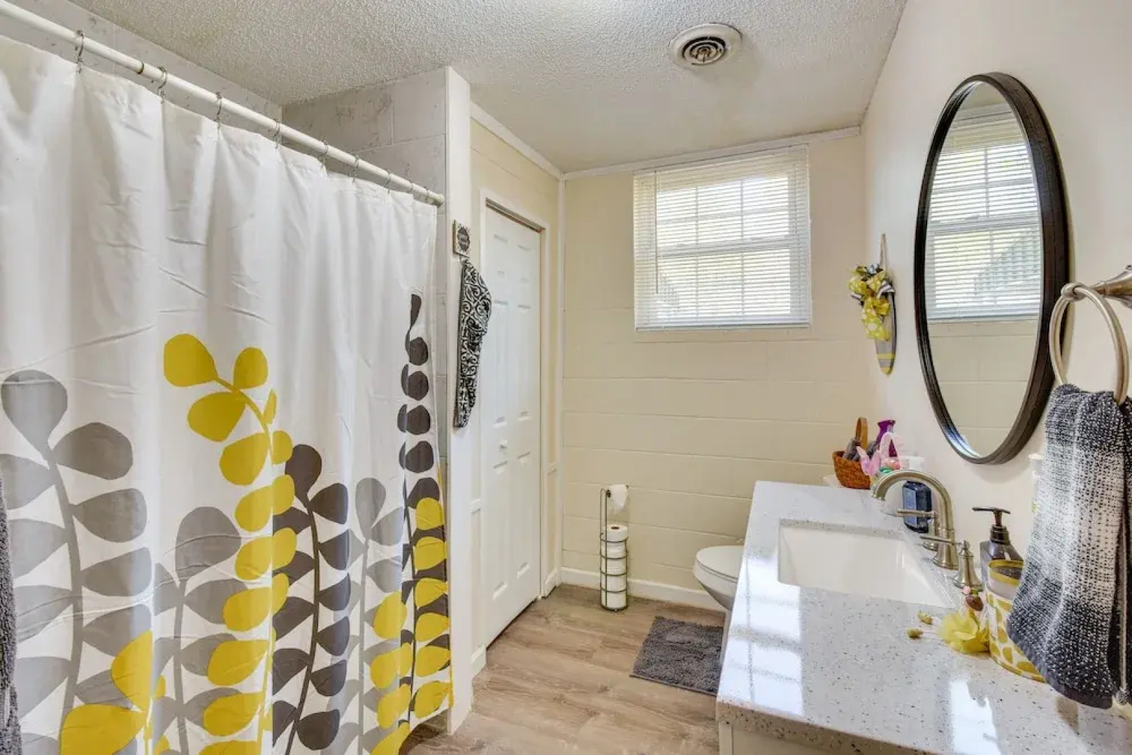 Seneca Abode w/ Furnished Deck < 10 Mi to Clemson!