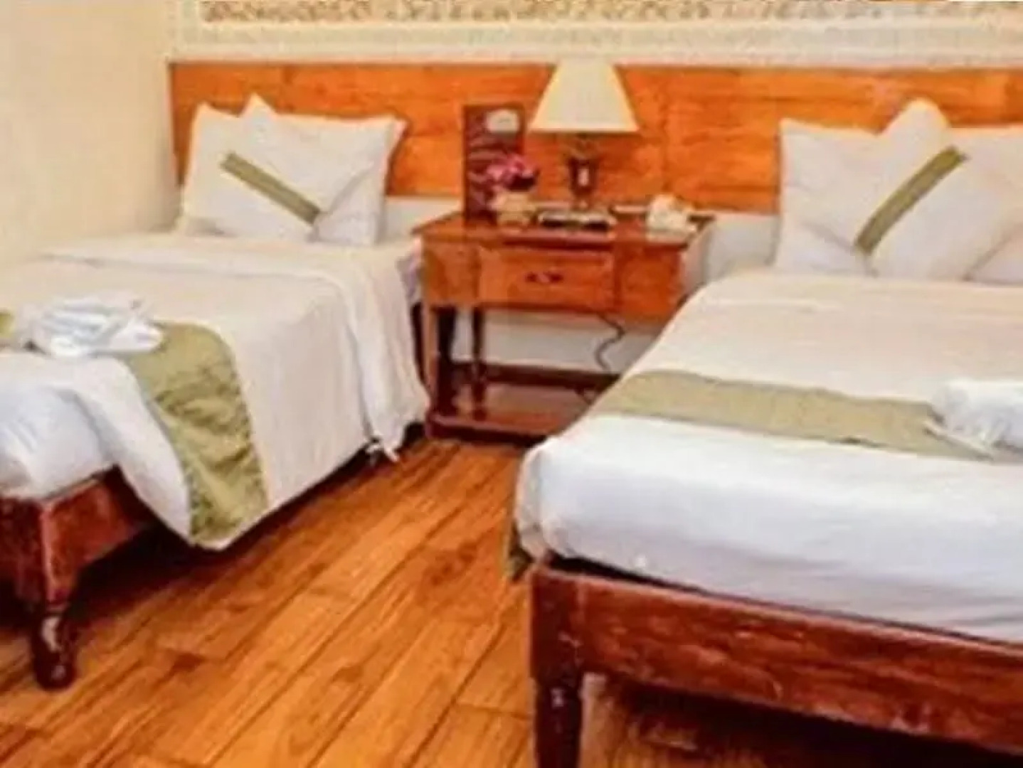 Farmhouse Hotel & Cafe