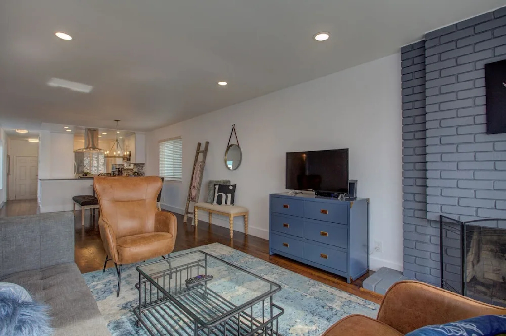 Bird Paradise: Serene Bayview Home in East Alameda 2 Bedrooms 2 Bathro