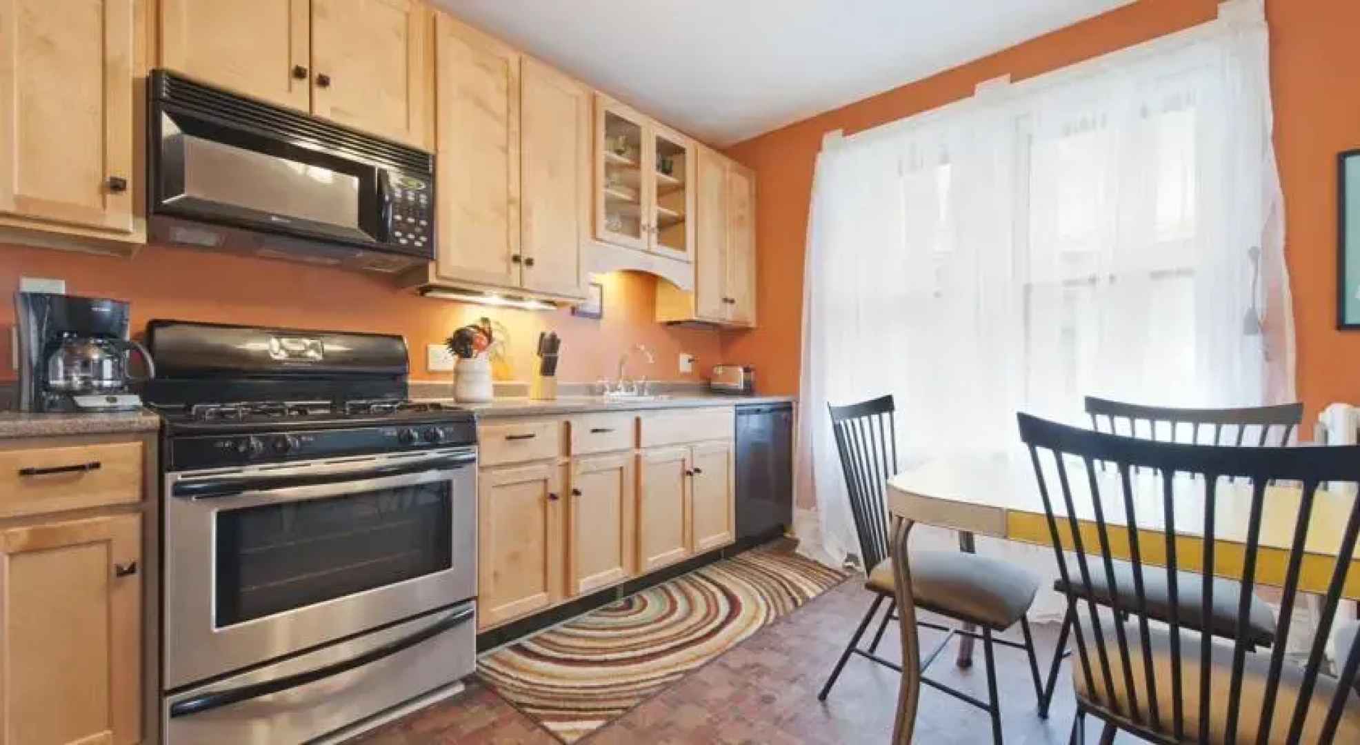 S&J Uptown Downtown Chain Of Lakes Art Museum