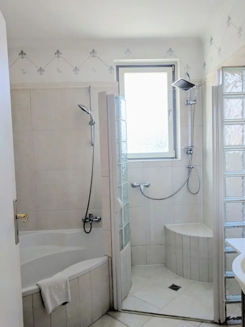 Apartmenthaus am Rhein