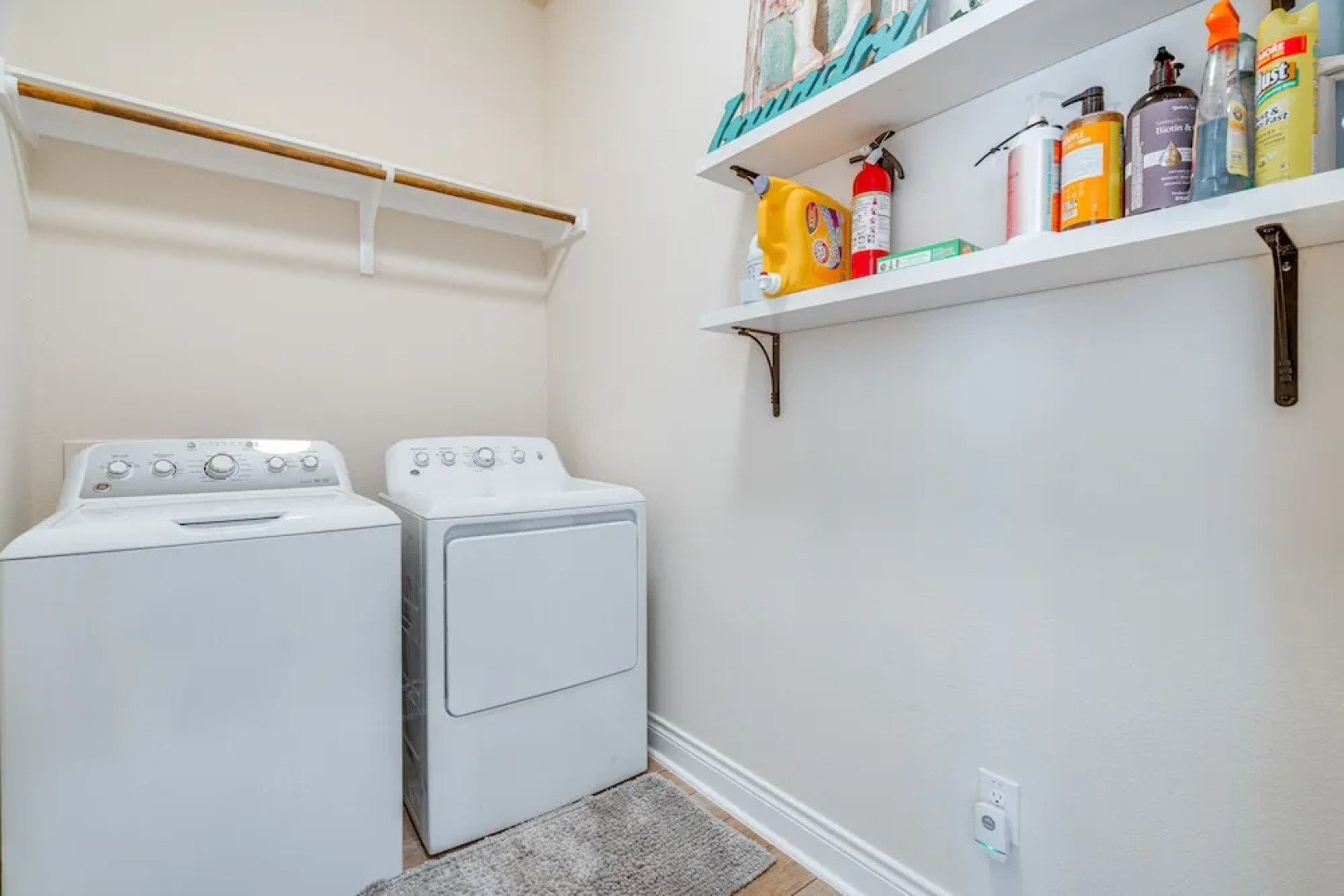 Idyllic Lago Vista Home < 1 Mi to Lake Travis!