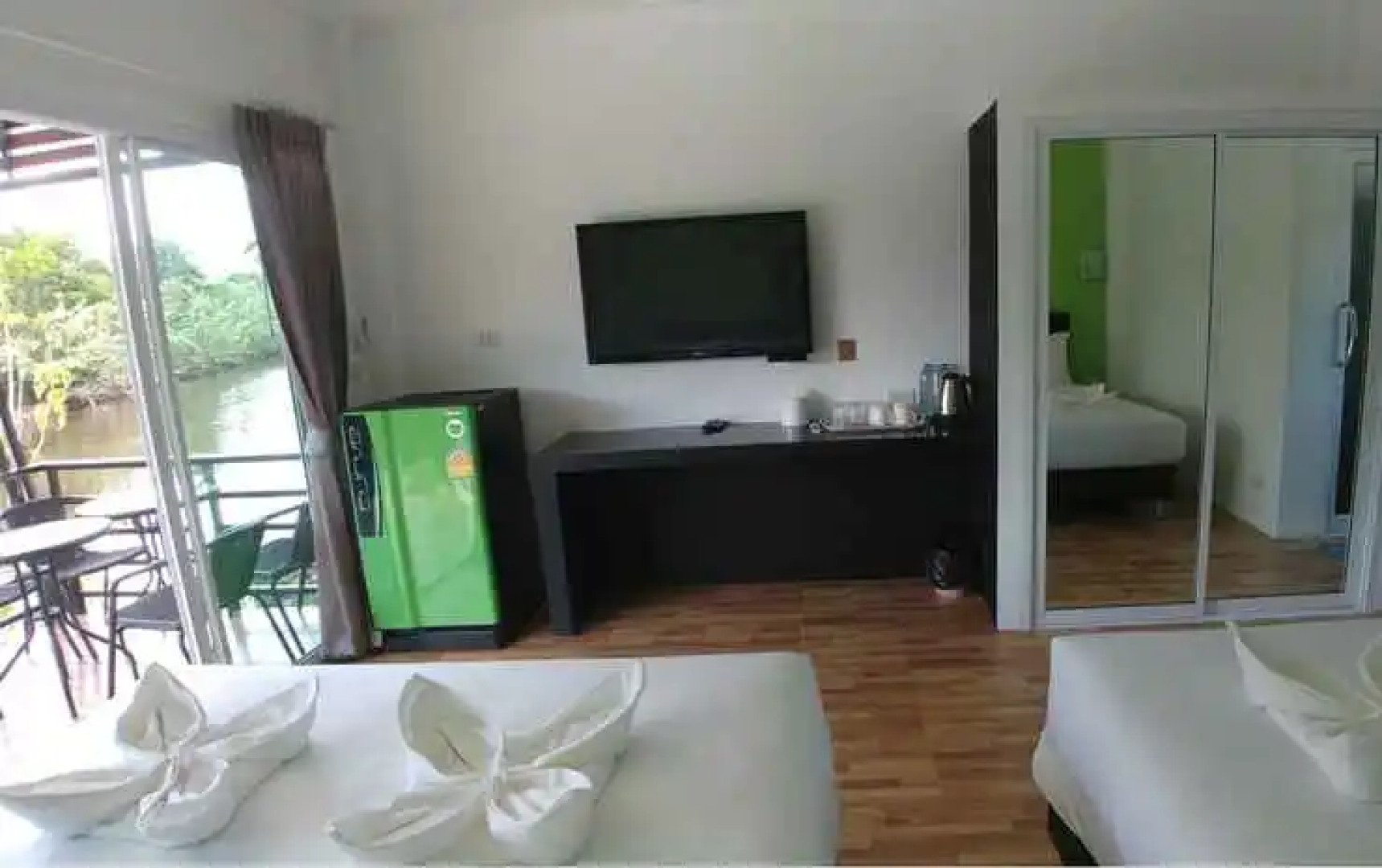 Thipburee Riverside Hotel