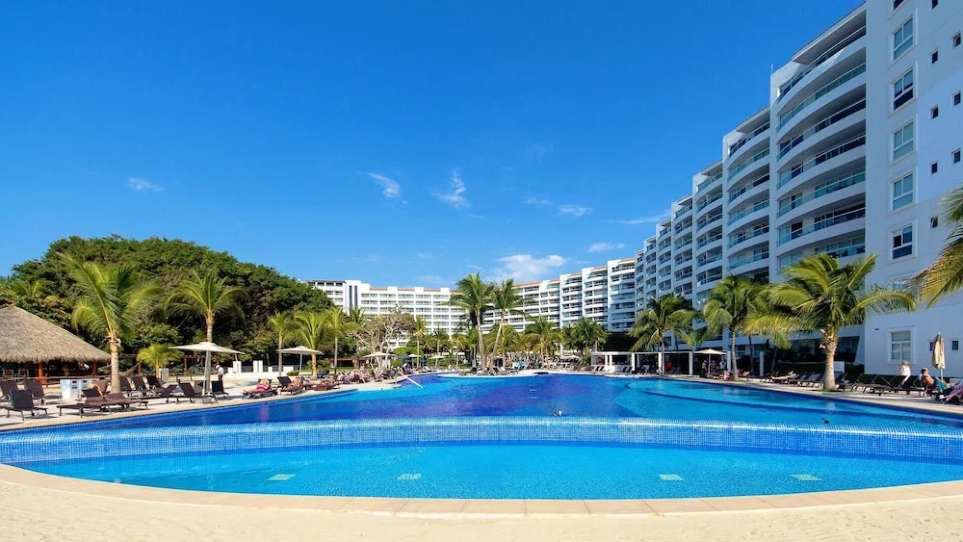 Villa Magna 1 Bedroom Tower 3 on 2nd Floor Oceanfront Sleep up to 4