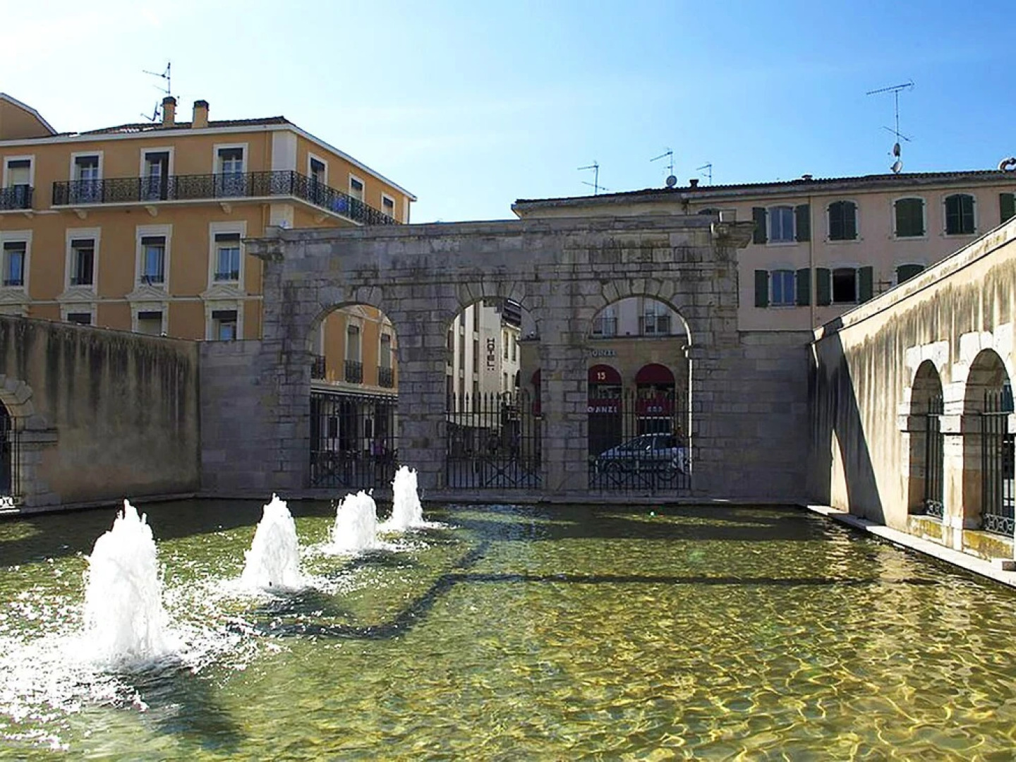 Holiday Home in Laluque with Terrace, Garden And Barbecue