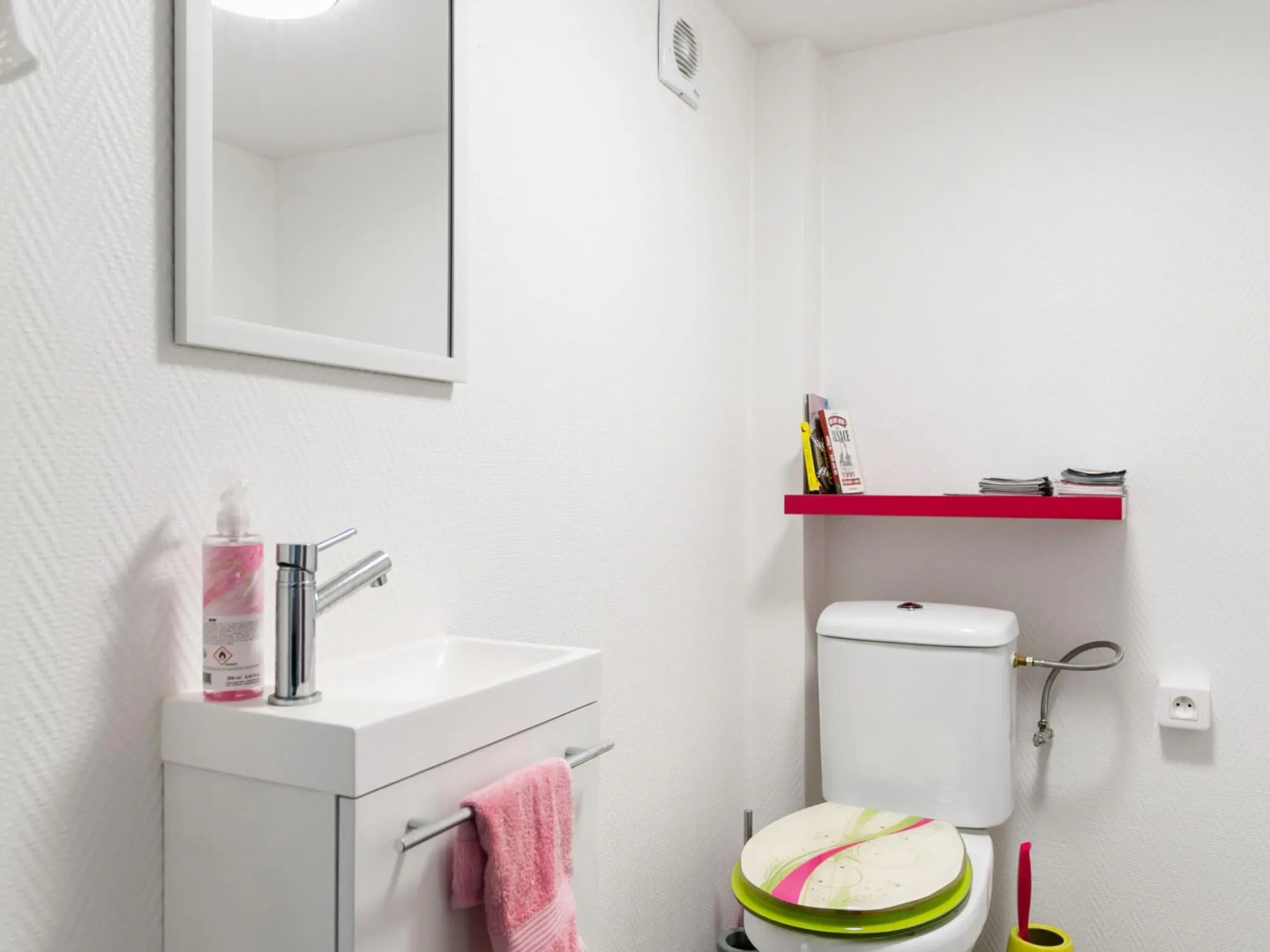 Majestic Holiday Home in Neubois with Private Pool