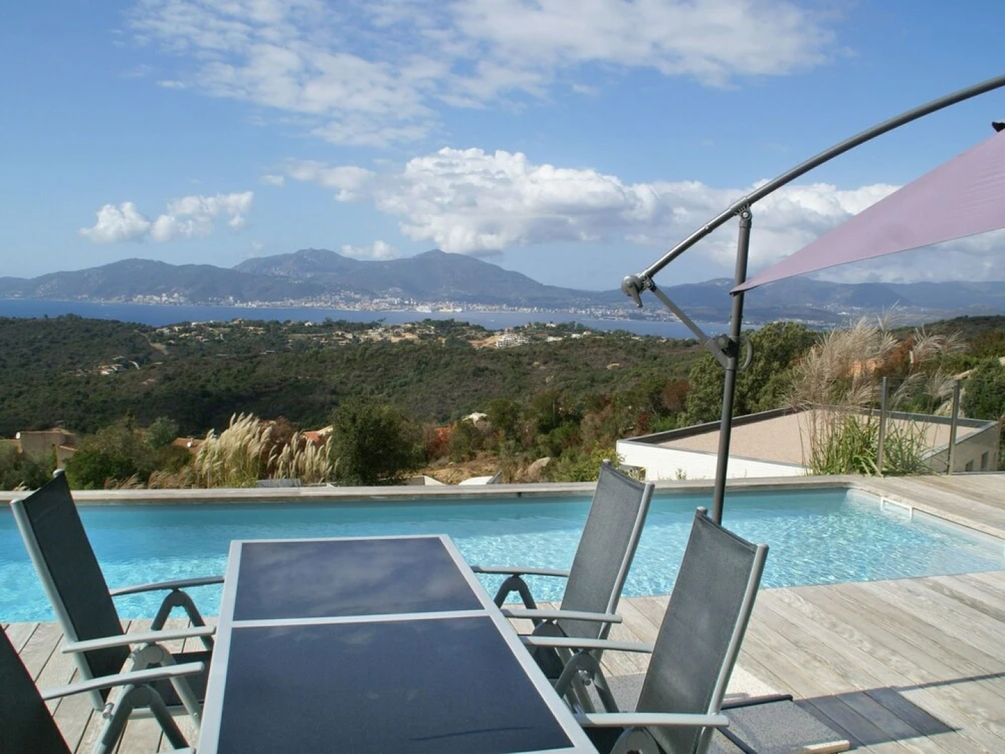 Spacious Villa in Albitreccia with Swimming Pool