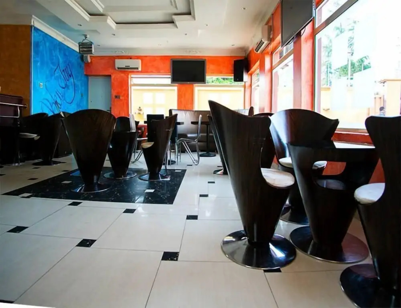 Bleu Ivy Hotel And Suites