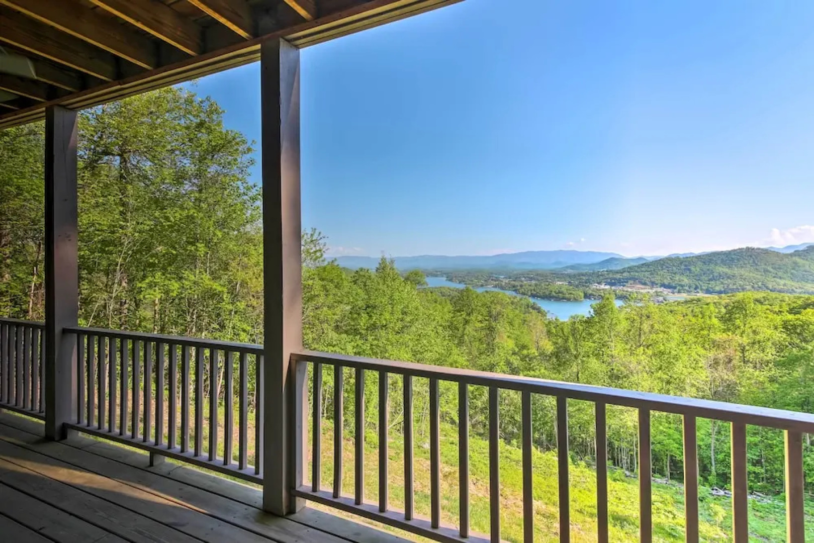 Hiawassee Getaway w/ Deck, Mountain & Lake Views!