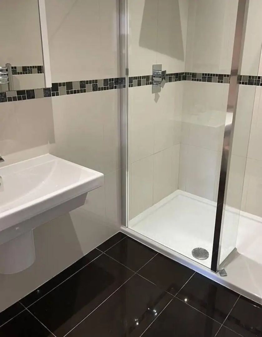 Spacious 3BR Home in Bedford for Big Groups