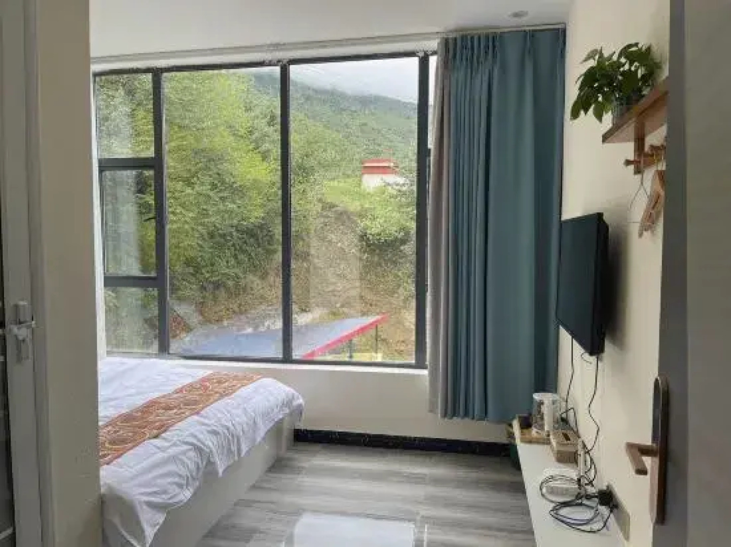 Kangding Wengmu Hot Spring Mountain Villa