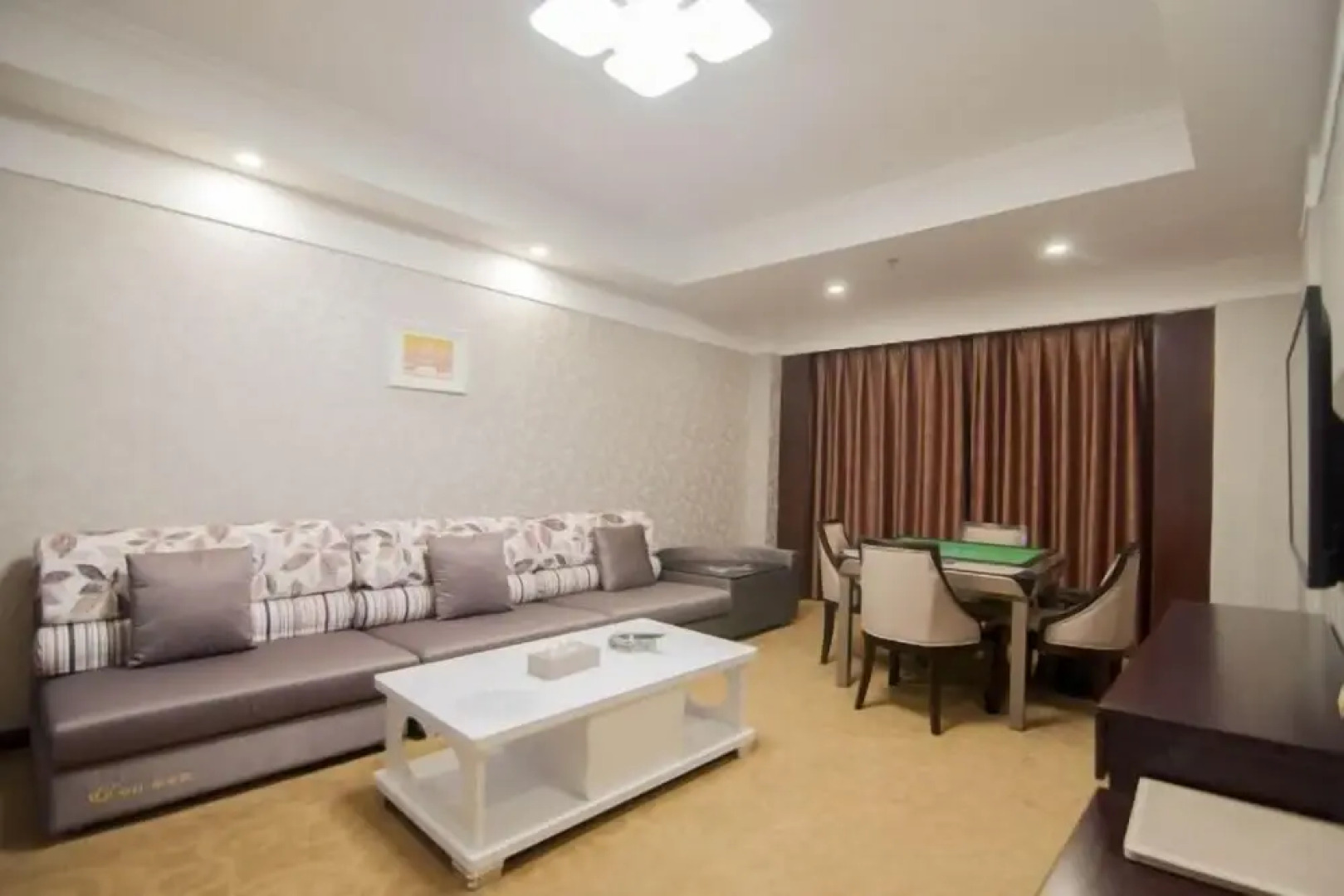 Huanggang Delphi Sanqing Business Hotel