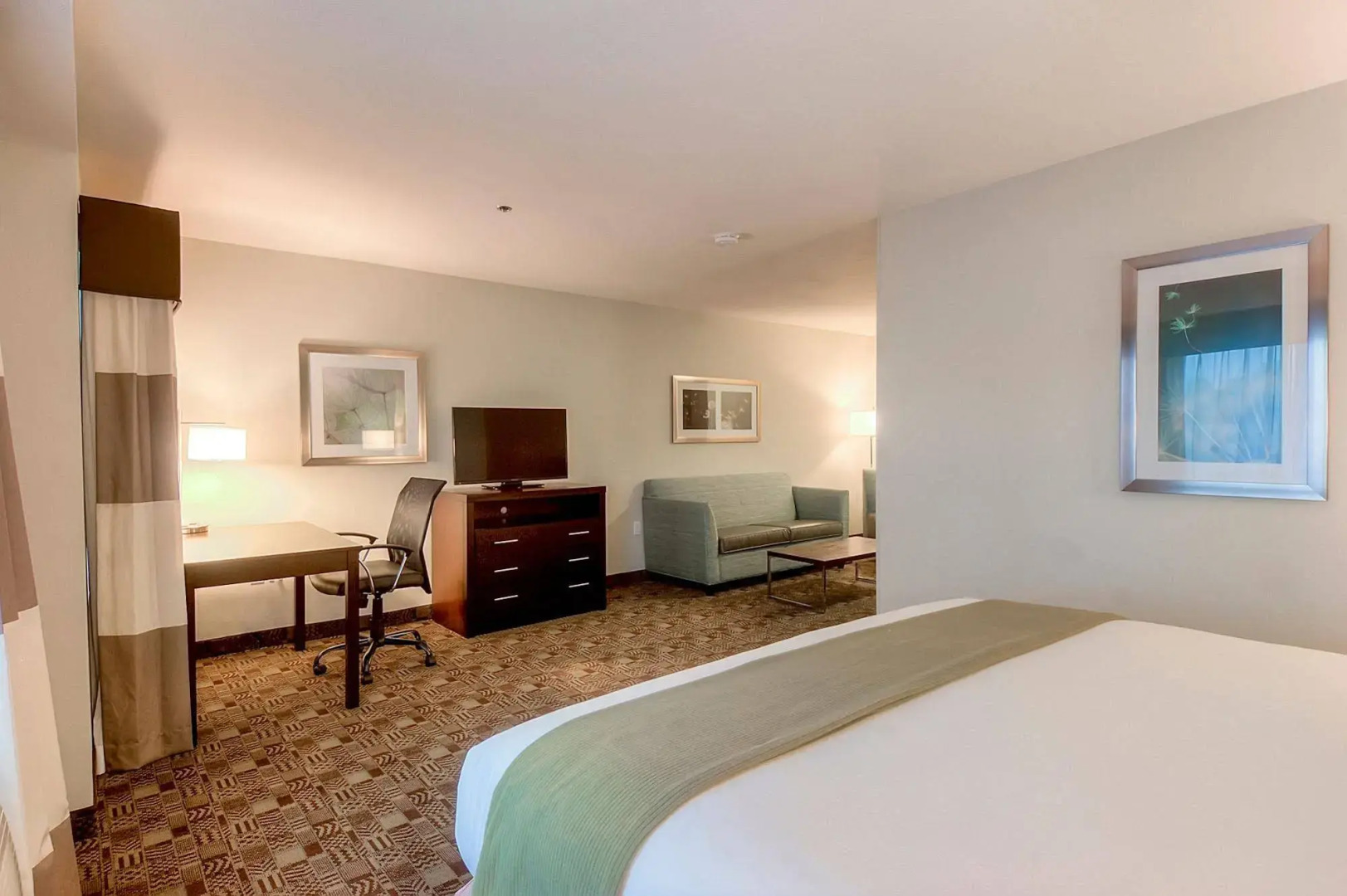Holiday Inn Express Hotel & Suites Carlsbad Beach by IHG