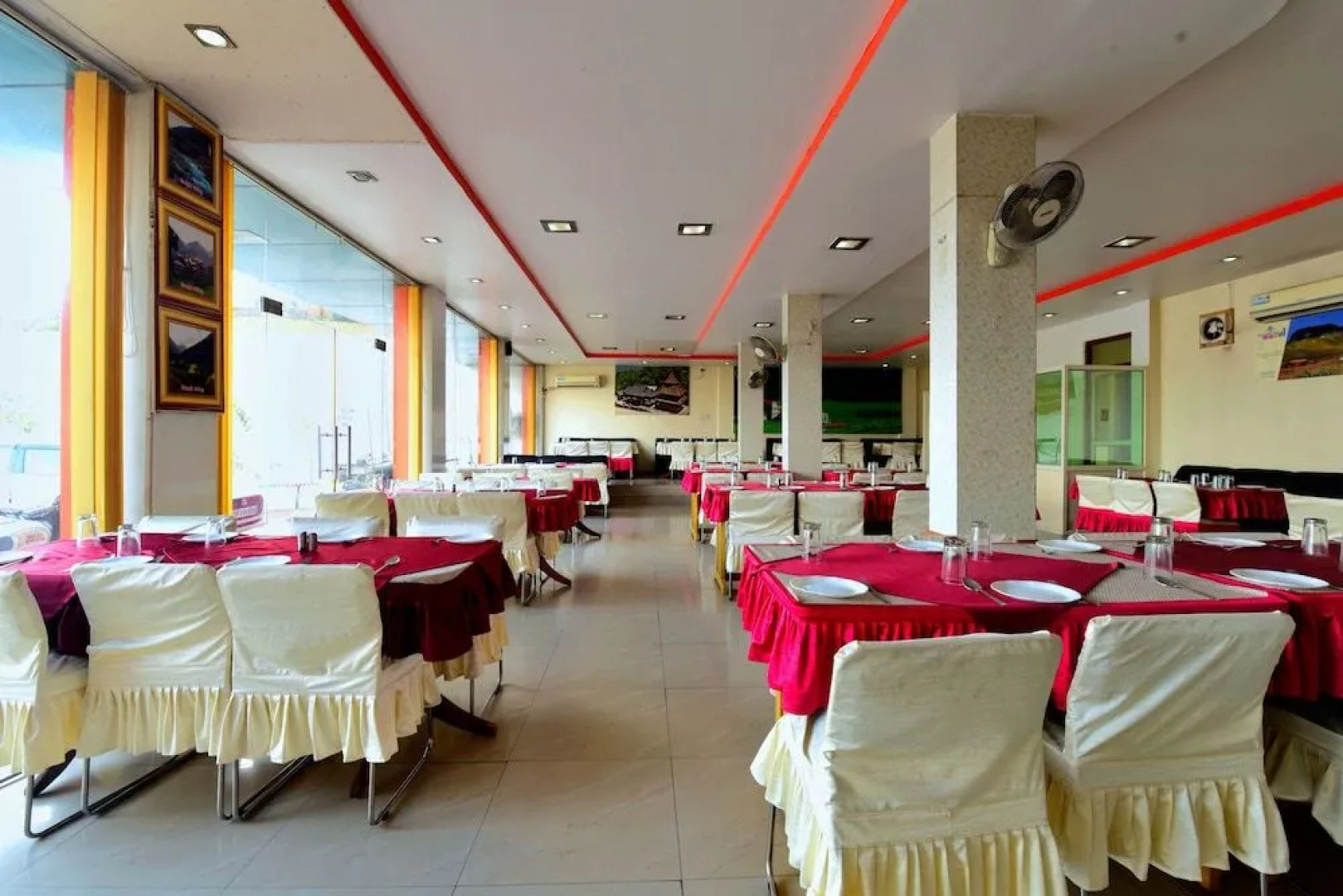 Oyo 29302 Besillio Grand Hotel