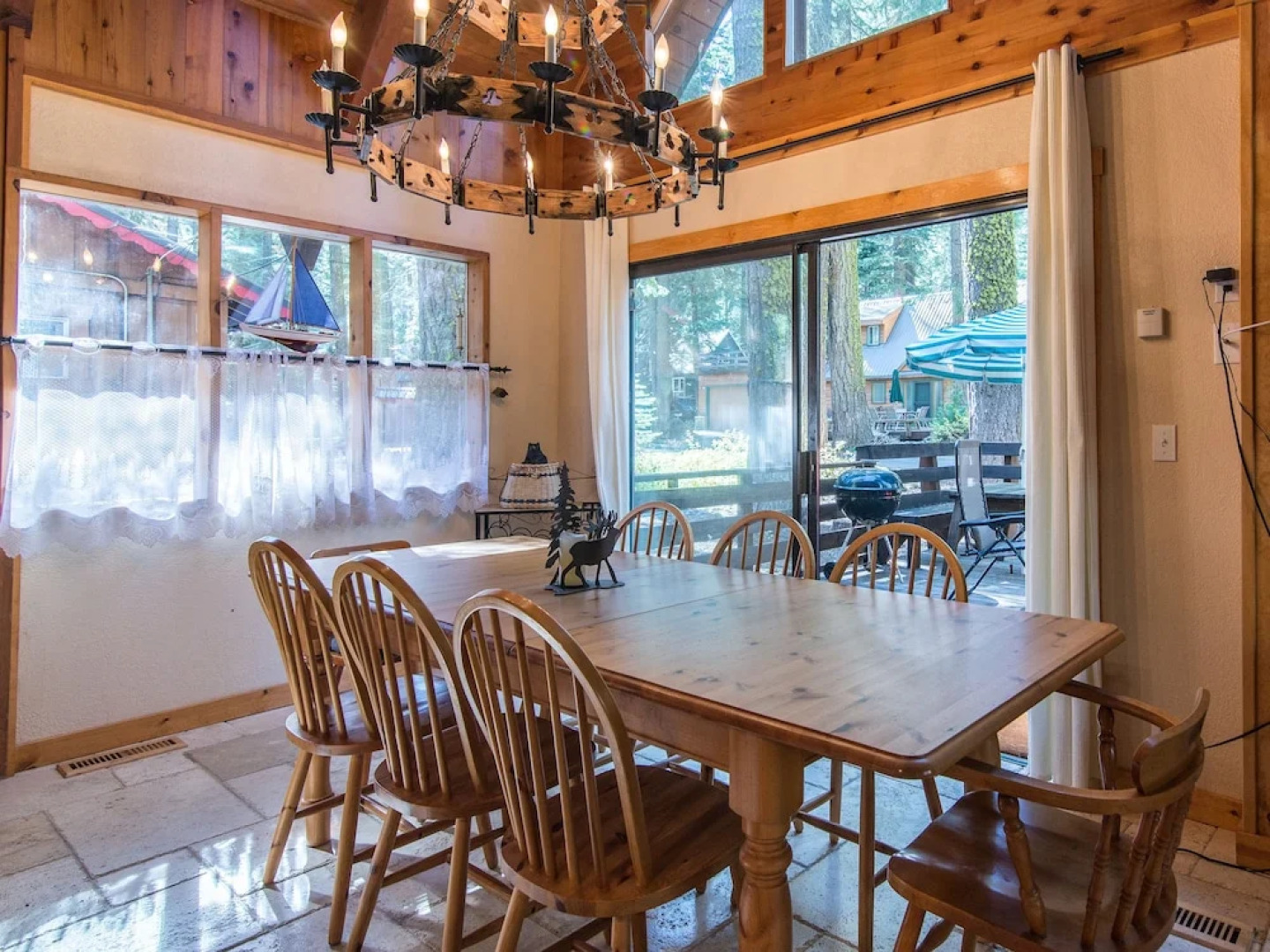 Grill - Walk to Beach