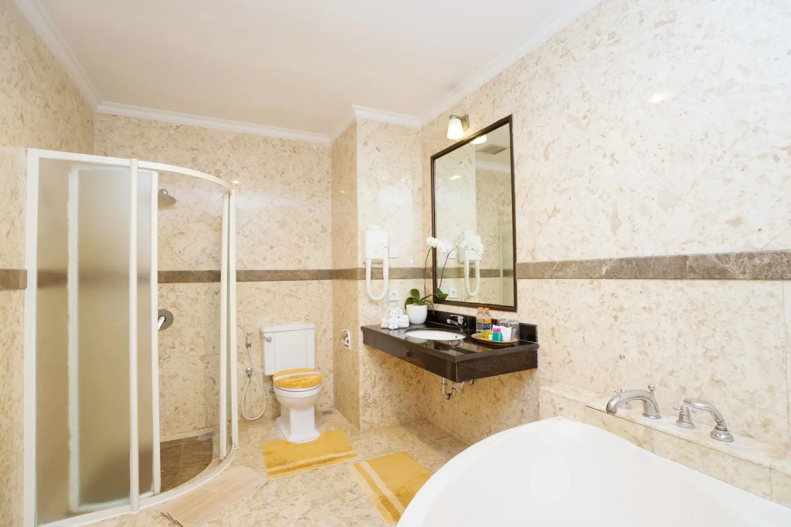 Royal Hotel and Villa Batu