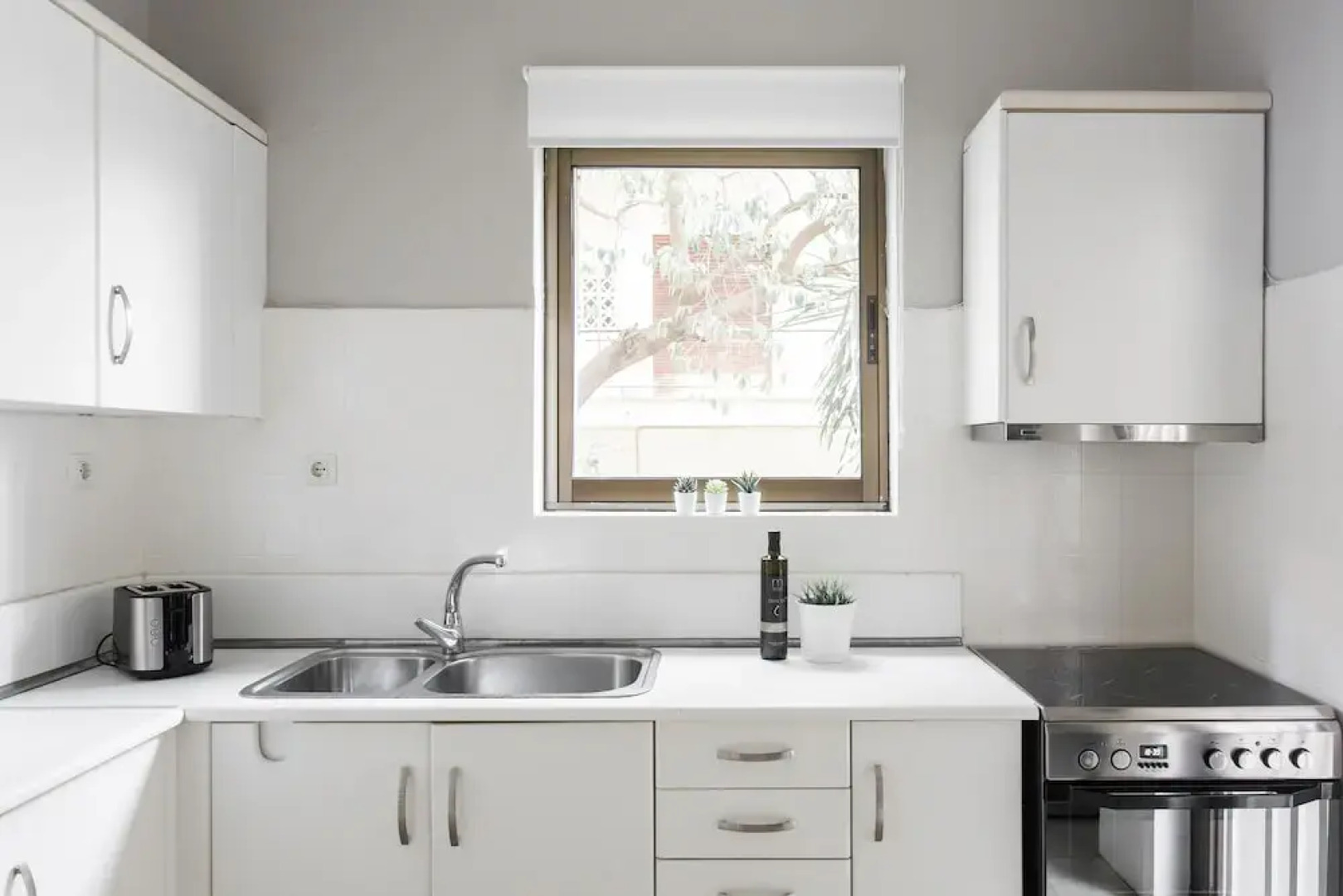 Pleasant 2BR Apartment near HELEXPO