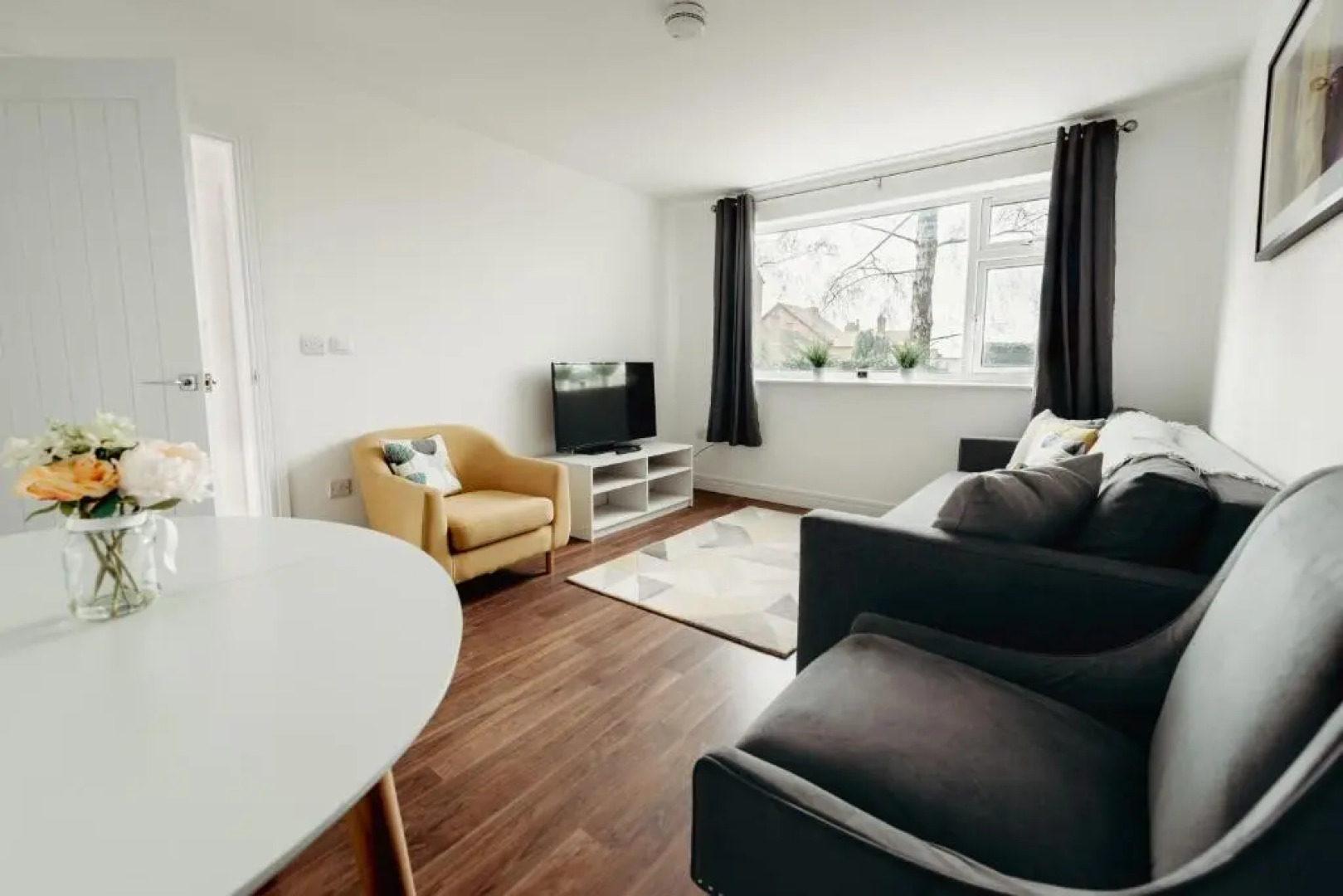 Near Hinckley Centre, sleeps up to 6, spacious ground floor apartments with secure parking