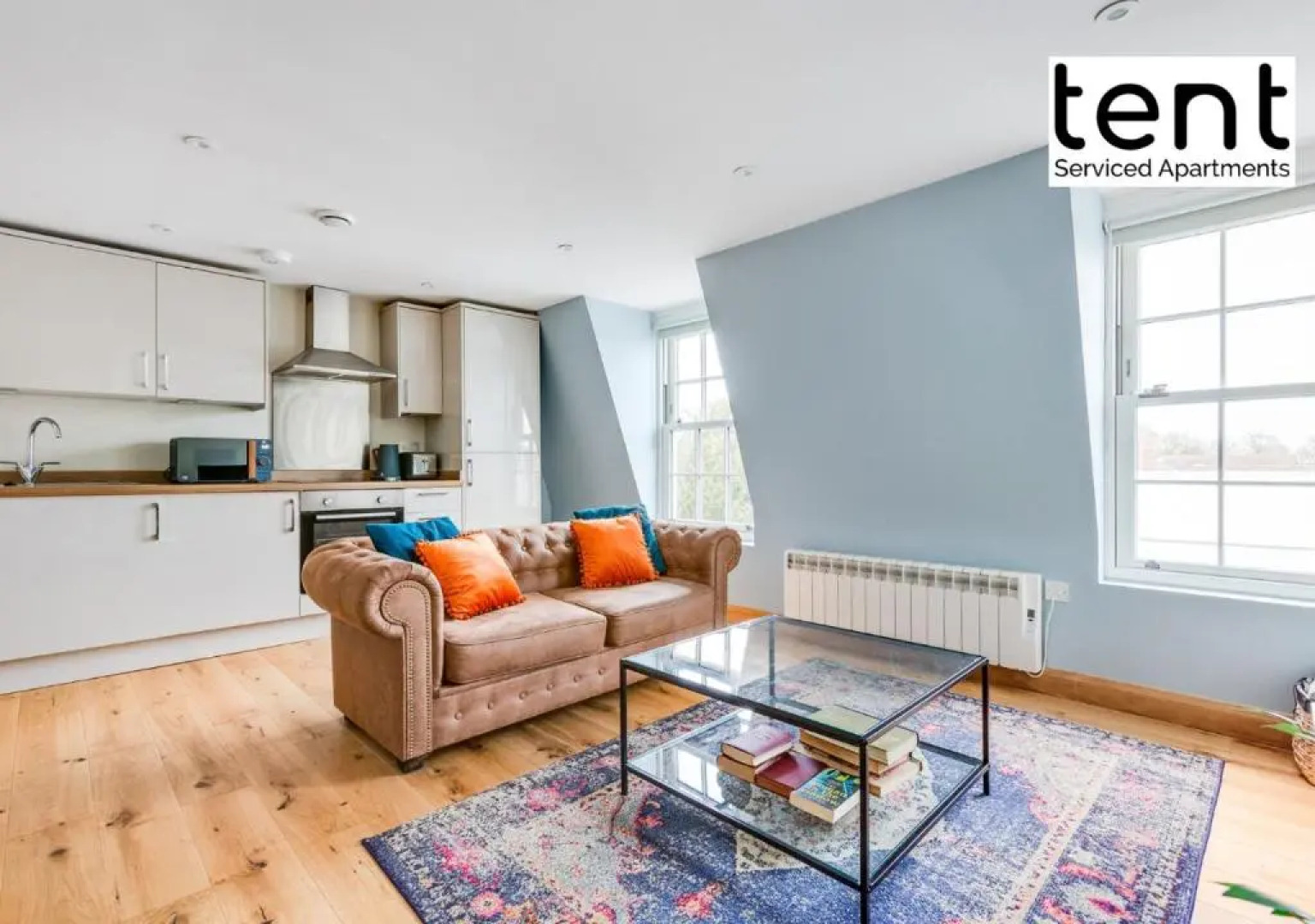 Bright, Stylish Two Bedroom Apt in Town Centre with Free Parking at Tent Serviced Apartments Chertsey