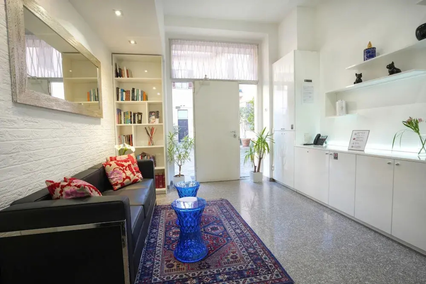 Monza City Rooms & Studios