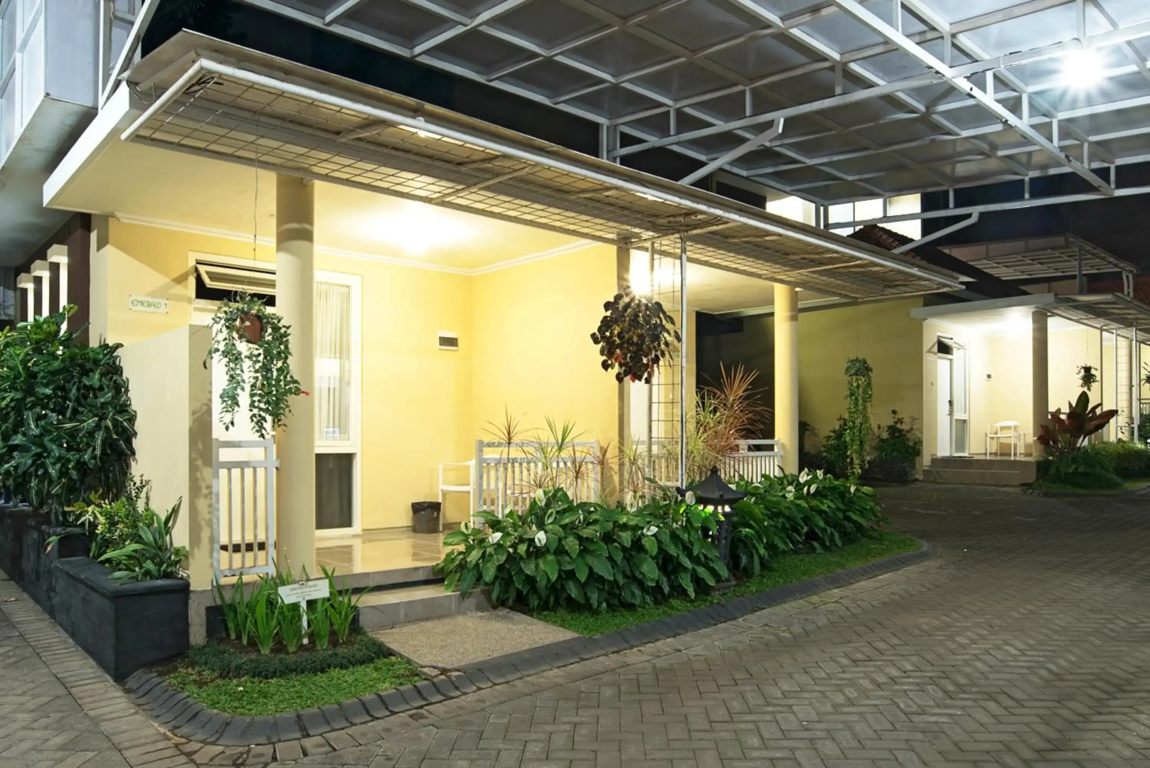 Riverstone Hotel and Cottage