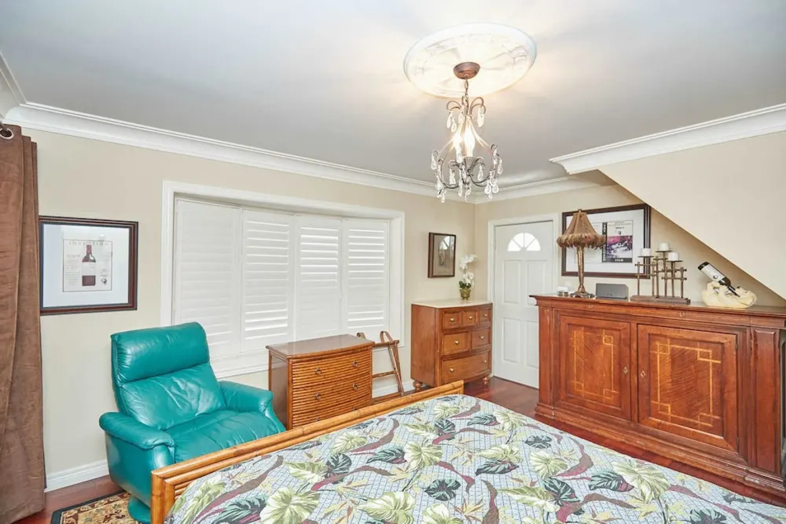 Niagara Lakefront Charm