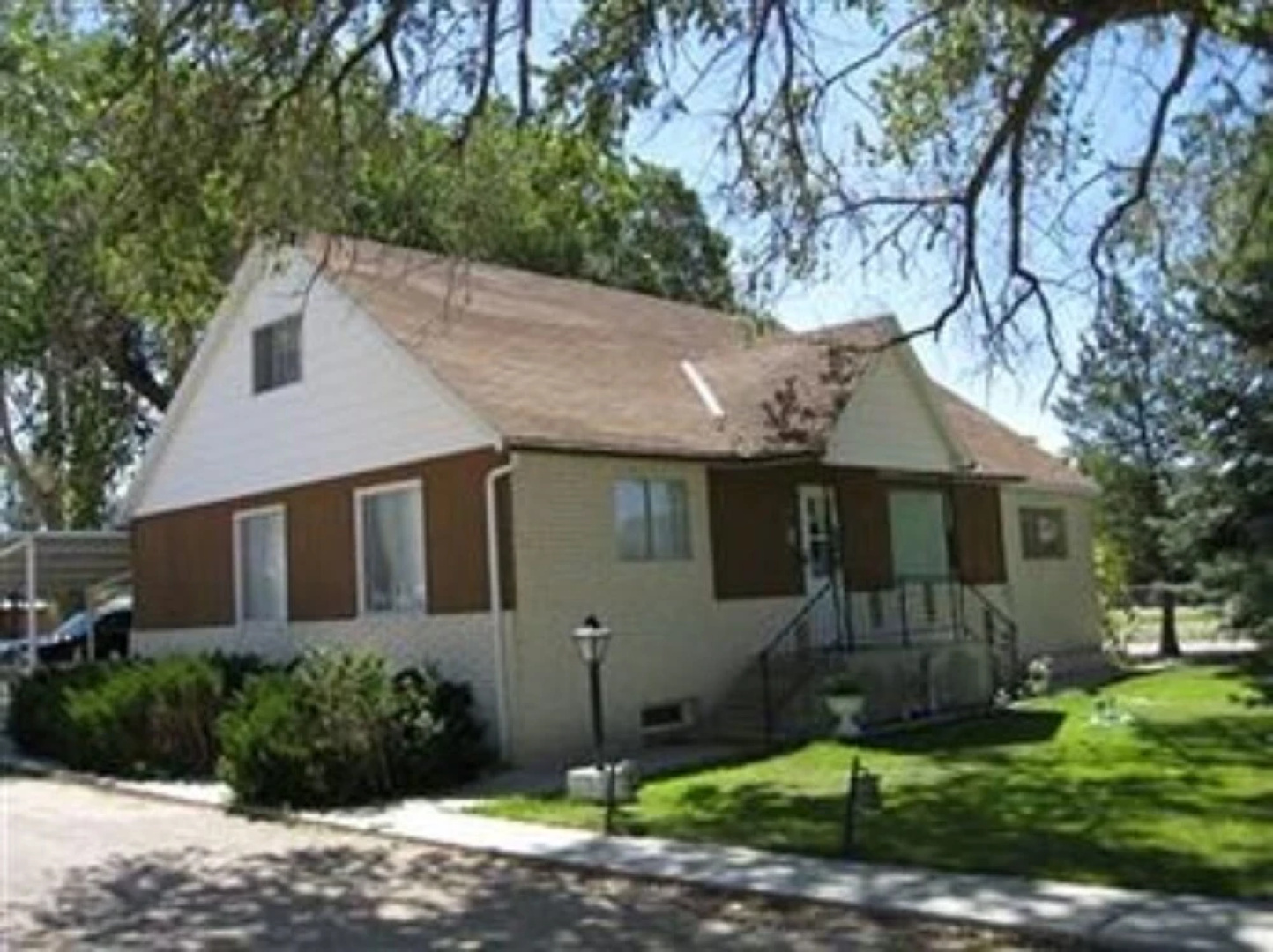Pine Tree Inn and Bakery