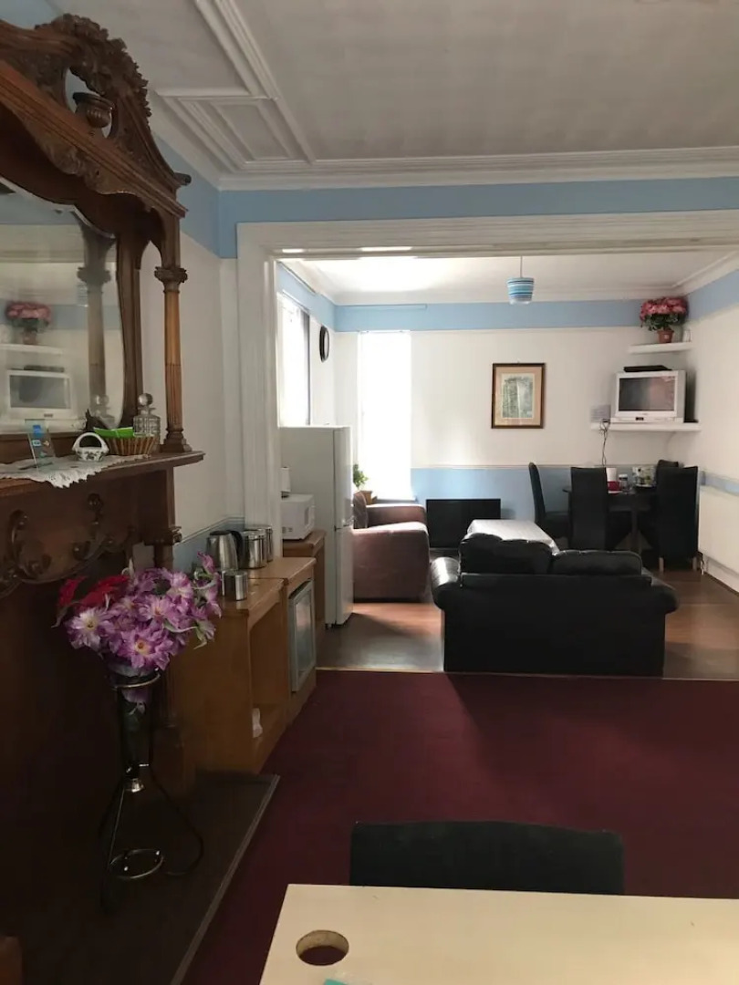 Junction 10 Budget Travel Accommodation