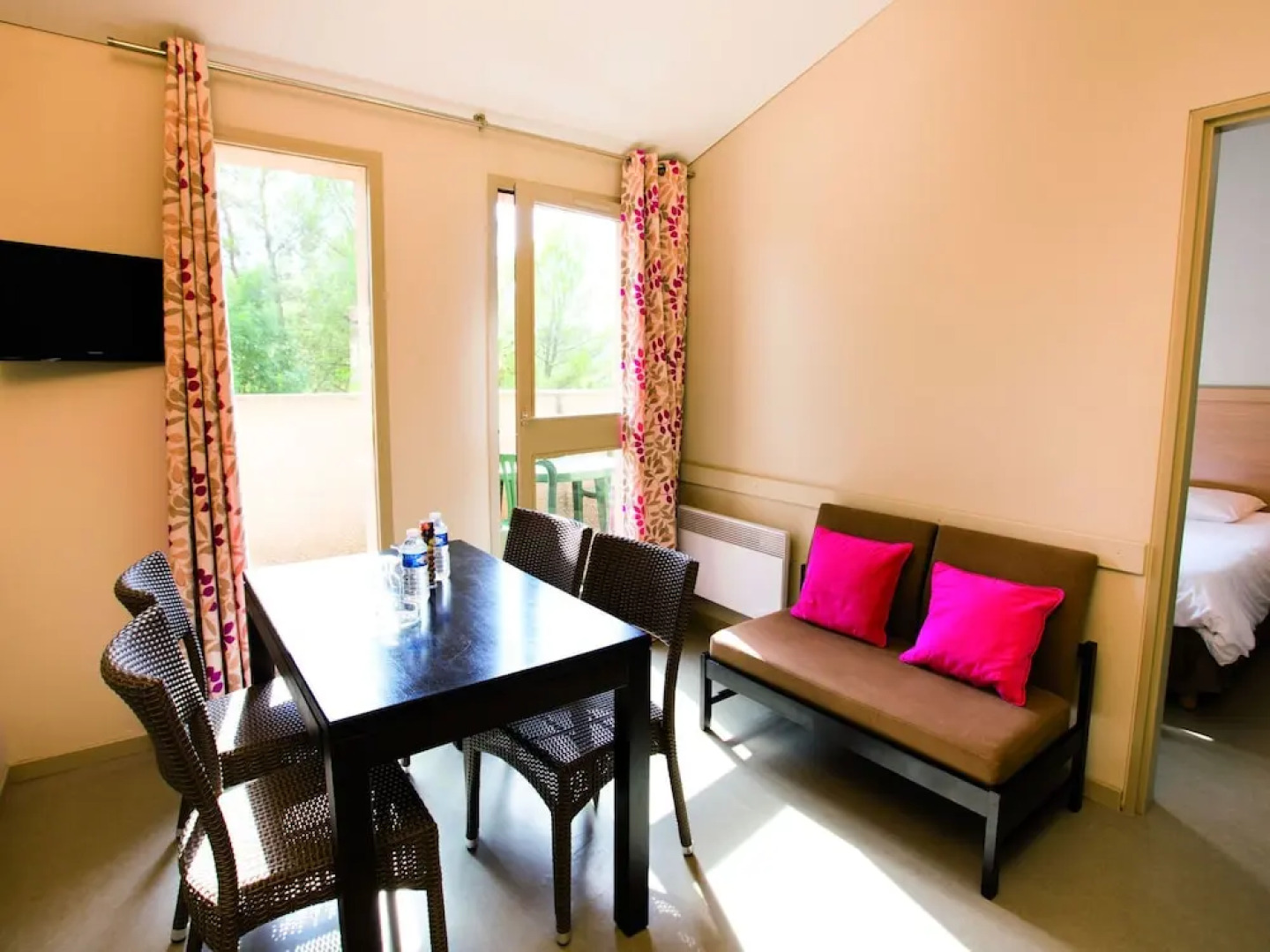 Well-kept Apartment in the Lubéron Near a spa Resort