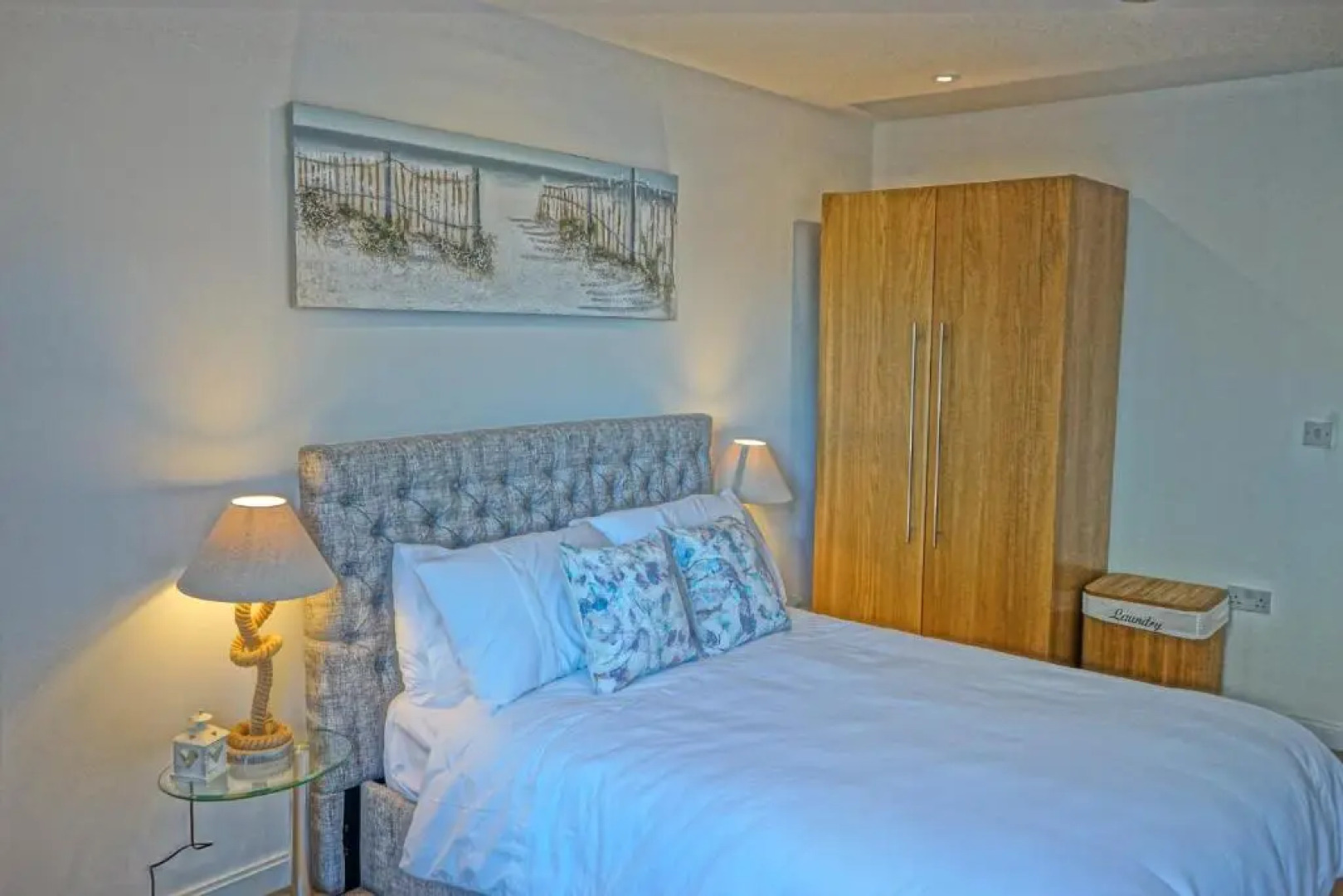 Penthouse Swansea Marina City Centre 100m from Beach