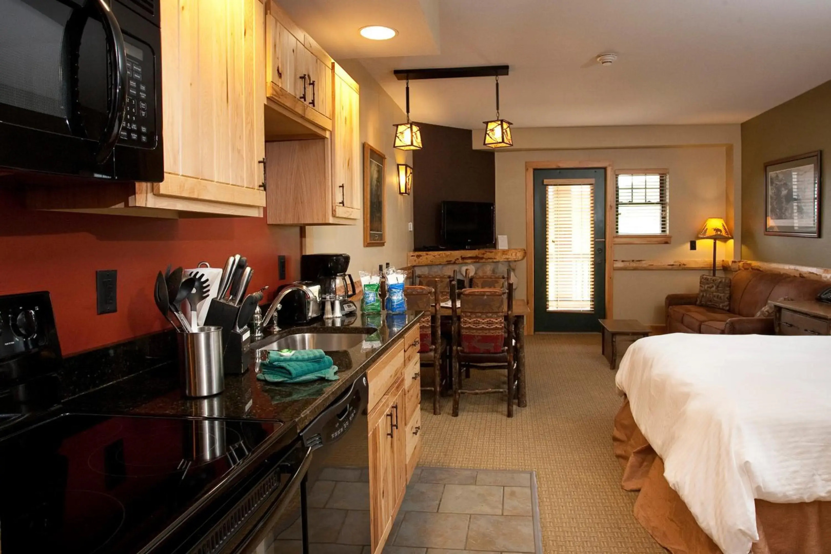 Hope Lake Lodge & Indoor Waterpark