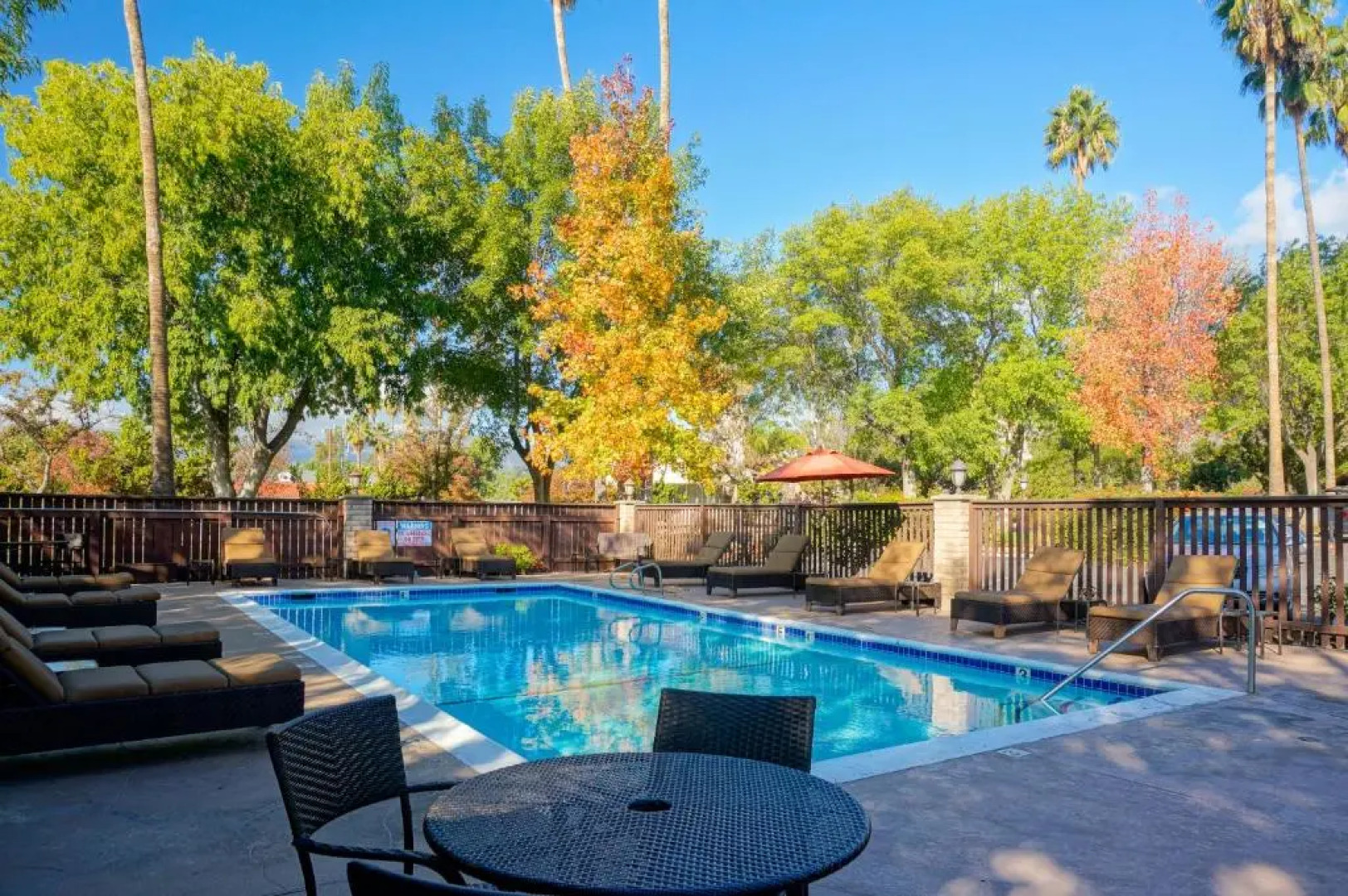 Hummingbird Inn of Ojai