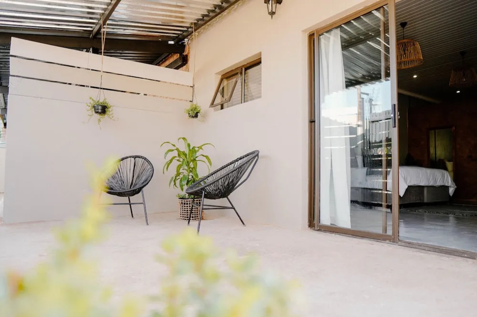 Lighthouse Guesthouse & Cafe