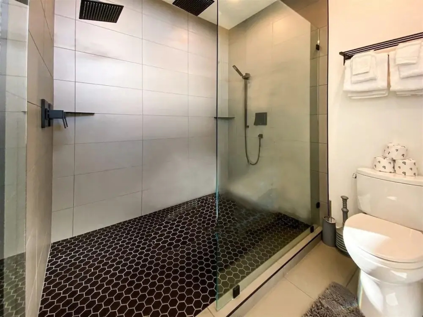 Luxury Lakeview 3 Bedroom Home