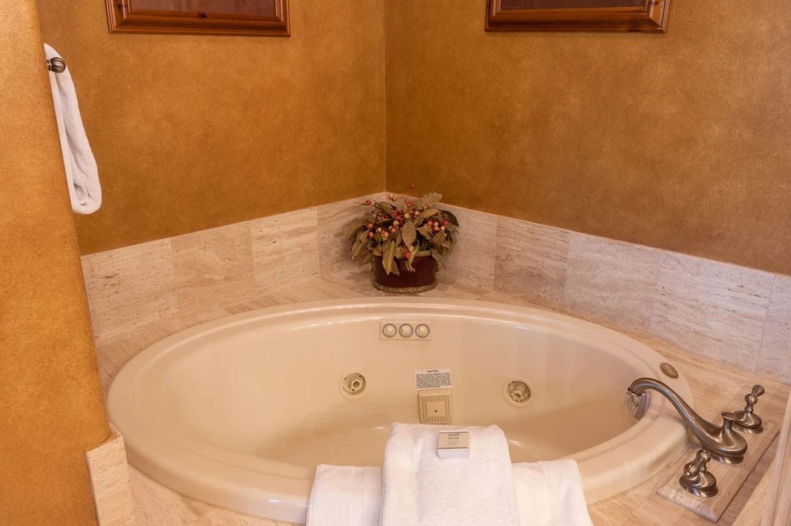 3bd + Loft With Ski In/out Access And Panoramic Views! 3 Bedroom Condo by RedAwning